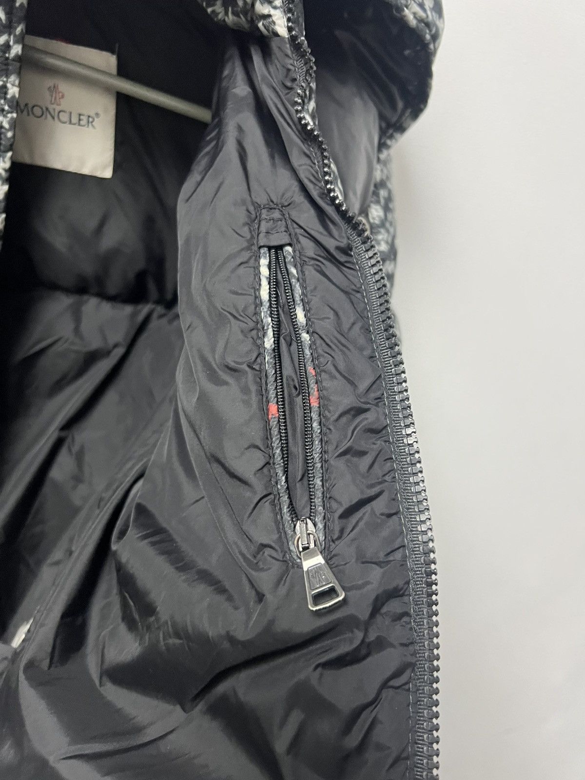 Moncler Vintage Moncler Puffer Jacket Luxury Size US XS / EU 42 / 0 - 11 Thumbnail