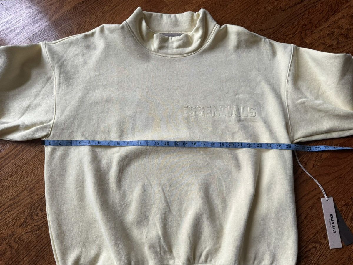 Essentials Large Mockneck Egg Shell Canary Sweatshirt Crewneck Pullover Size US L / EU 52-54 / 3 - 13 Thumbnail