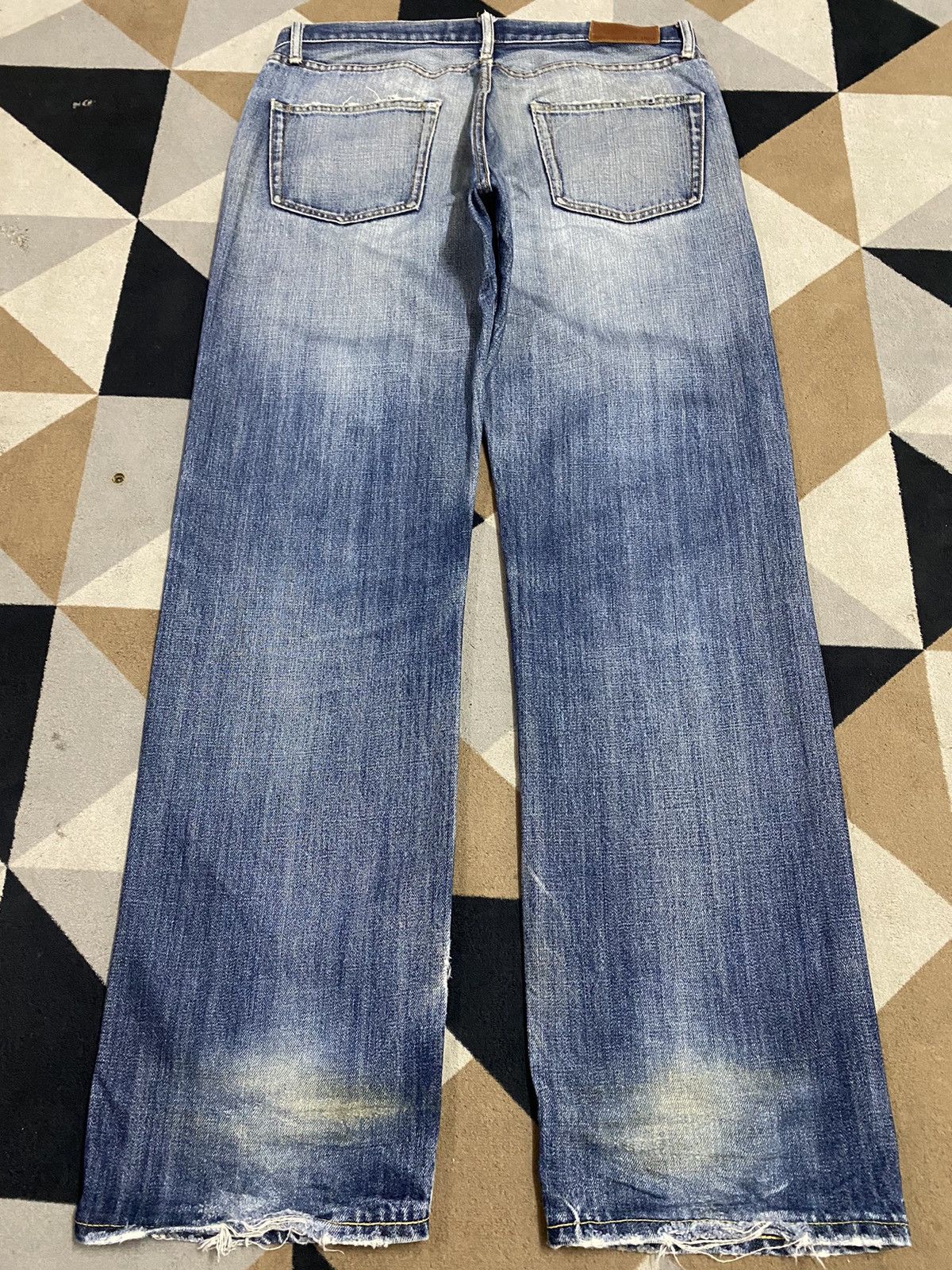 Uniqlo Vintage Japanese Brands Faded Wash Distressed Loose Jeans Size US 34 / EU 50 - 2 Thumbnail