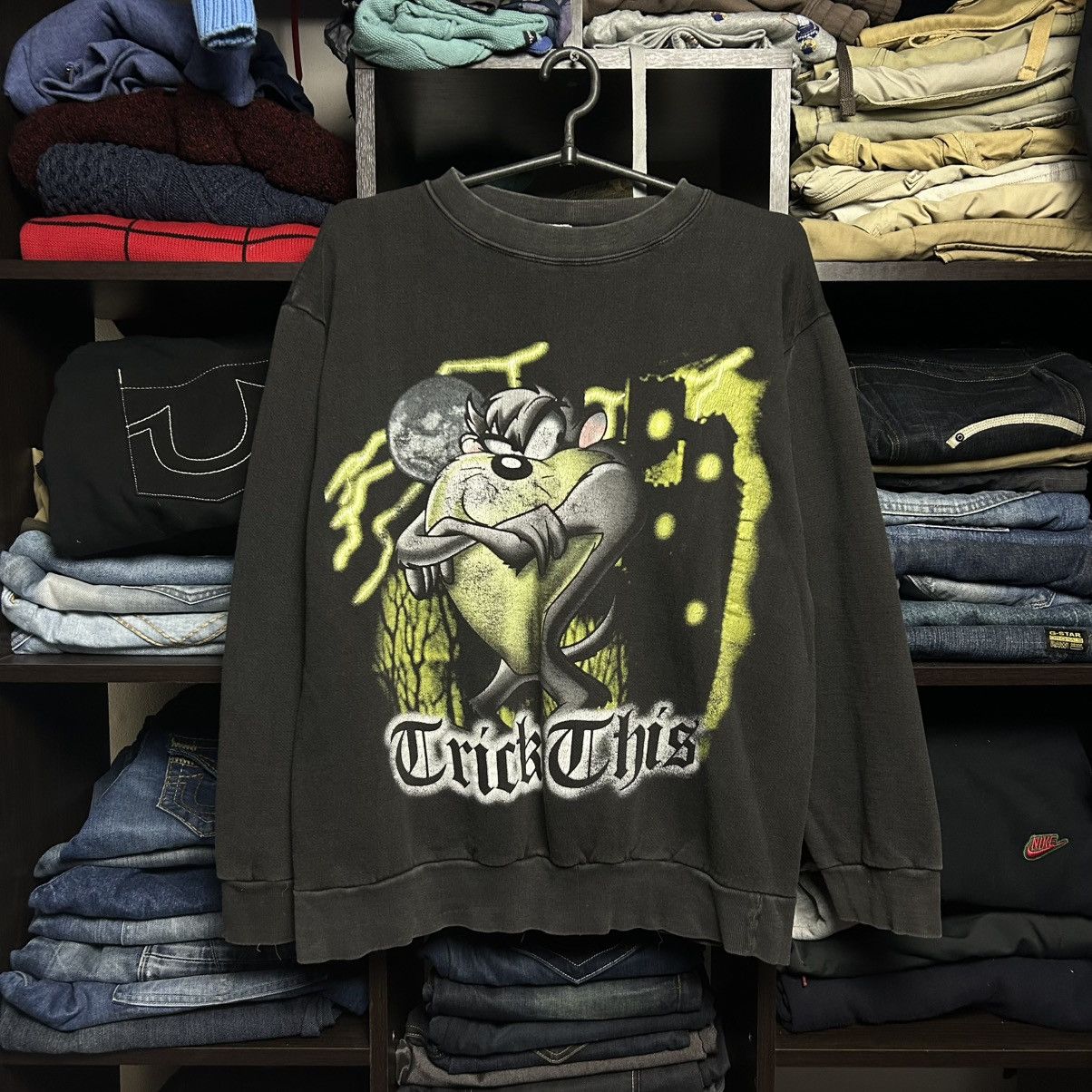 Warner Bros Vintage Warner Bros Looney Tunes 1997 Taz Cartoon sweatshirt Size US S / EU 44-46 / 1 - 1 Thumbnail