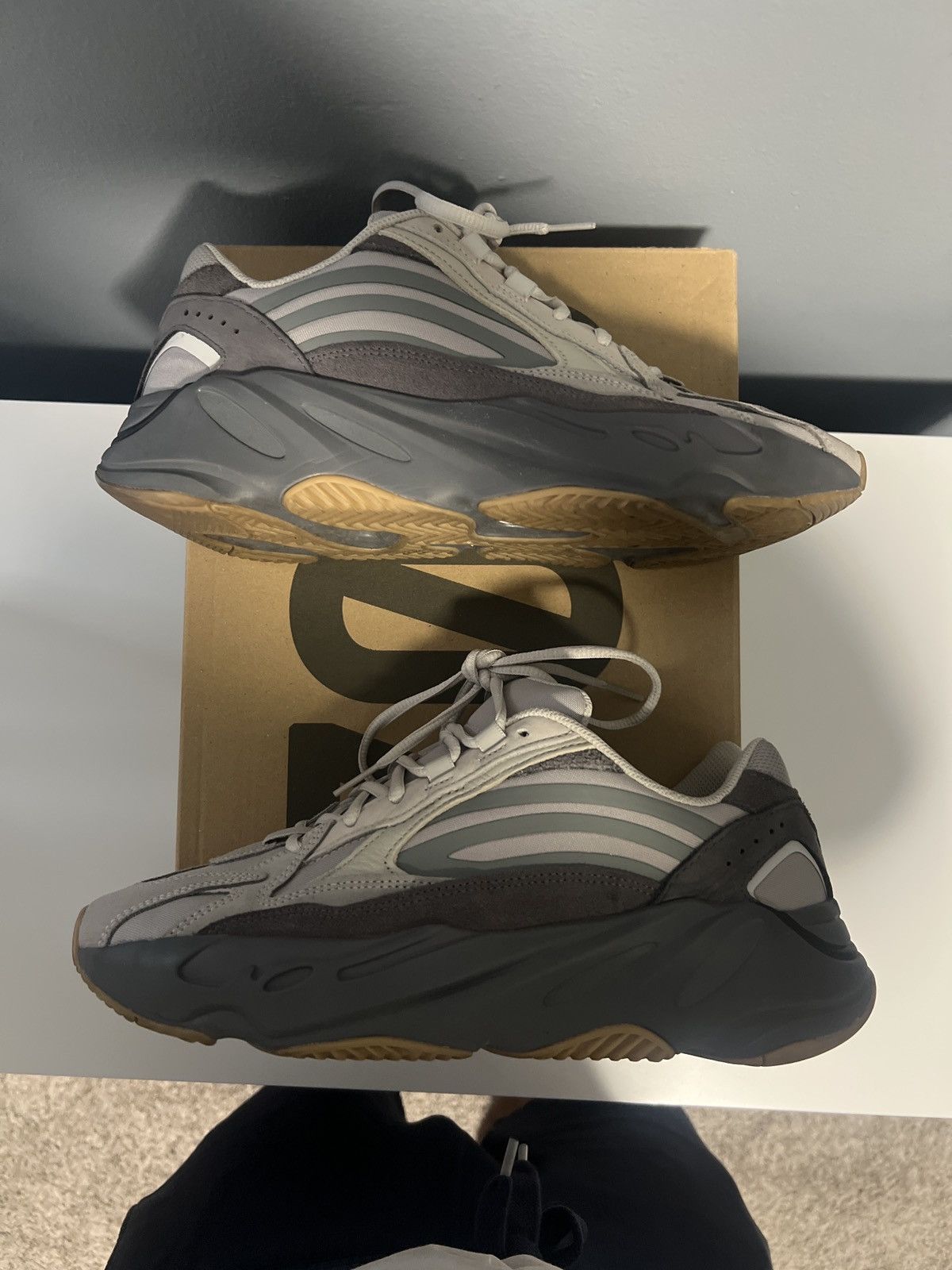 Adidas Yeezy 700 v2