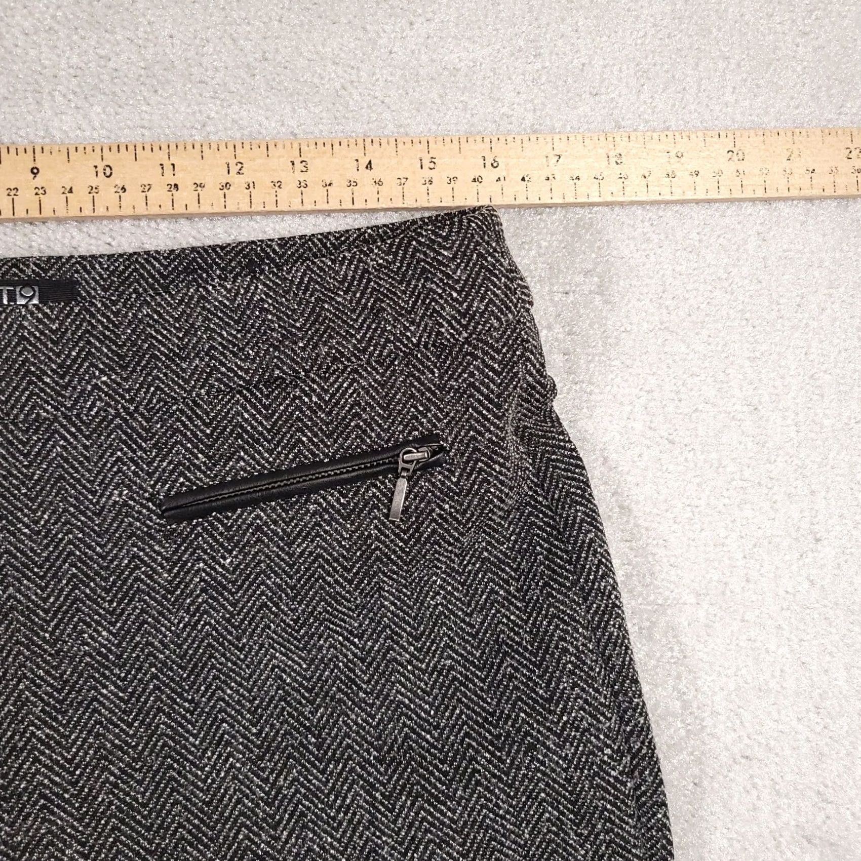 Apt. 9 Apt. 9 Womens Ankle Pants Size 12 Gray Chevron Zip Pockets Tapered Inseam 28 in Regular Carded Used Good Condition Size 34" / US 12 / IT 48 - 4 Thumbnail