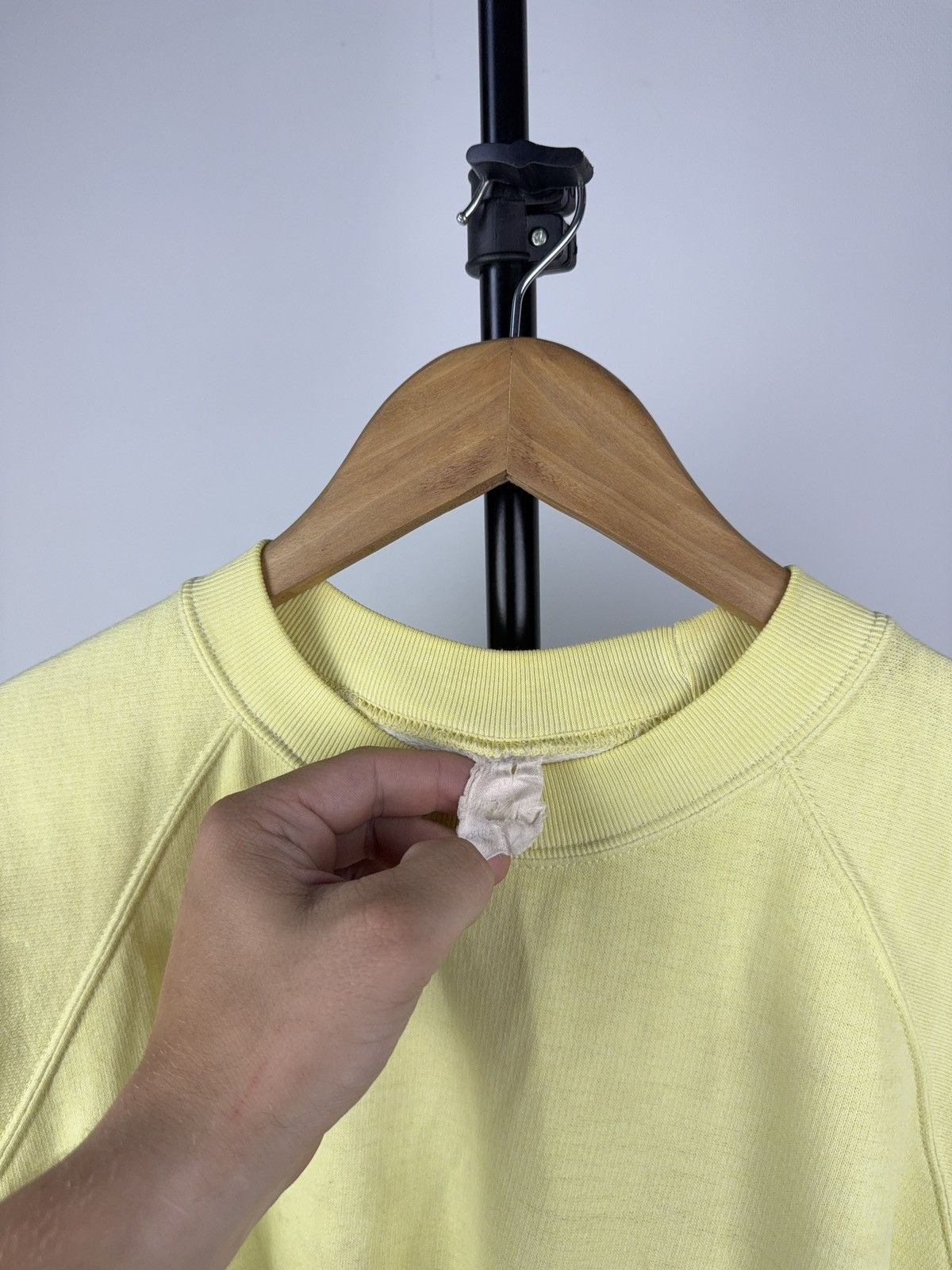 Levi's Vintage Clothing 90s Levi’s Retro Faded Yellow Raglan Crewneck Sweatshirt Size US L / EU 52-54 / 3 - 6 Thumbnail
