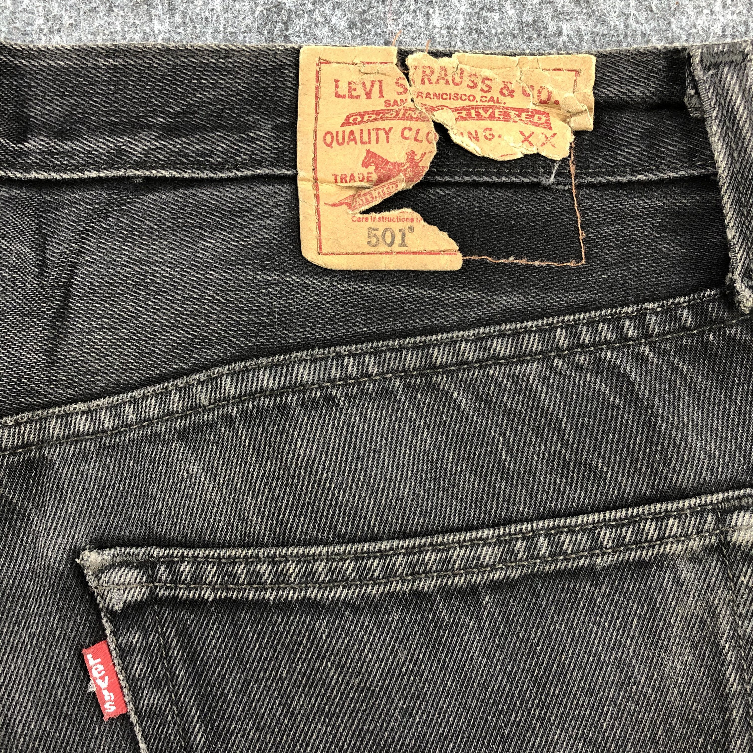 Vintage Ripped Levis 501 Jeans-J1388