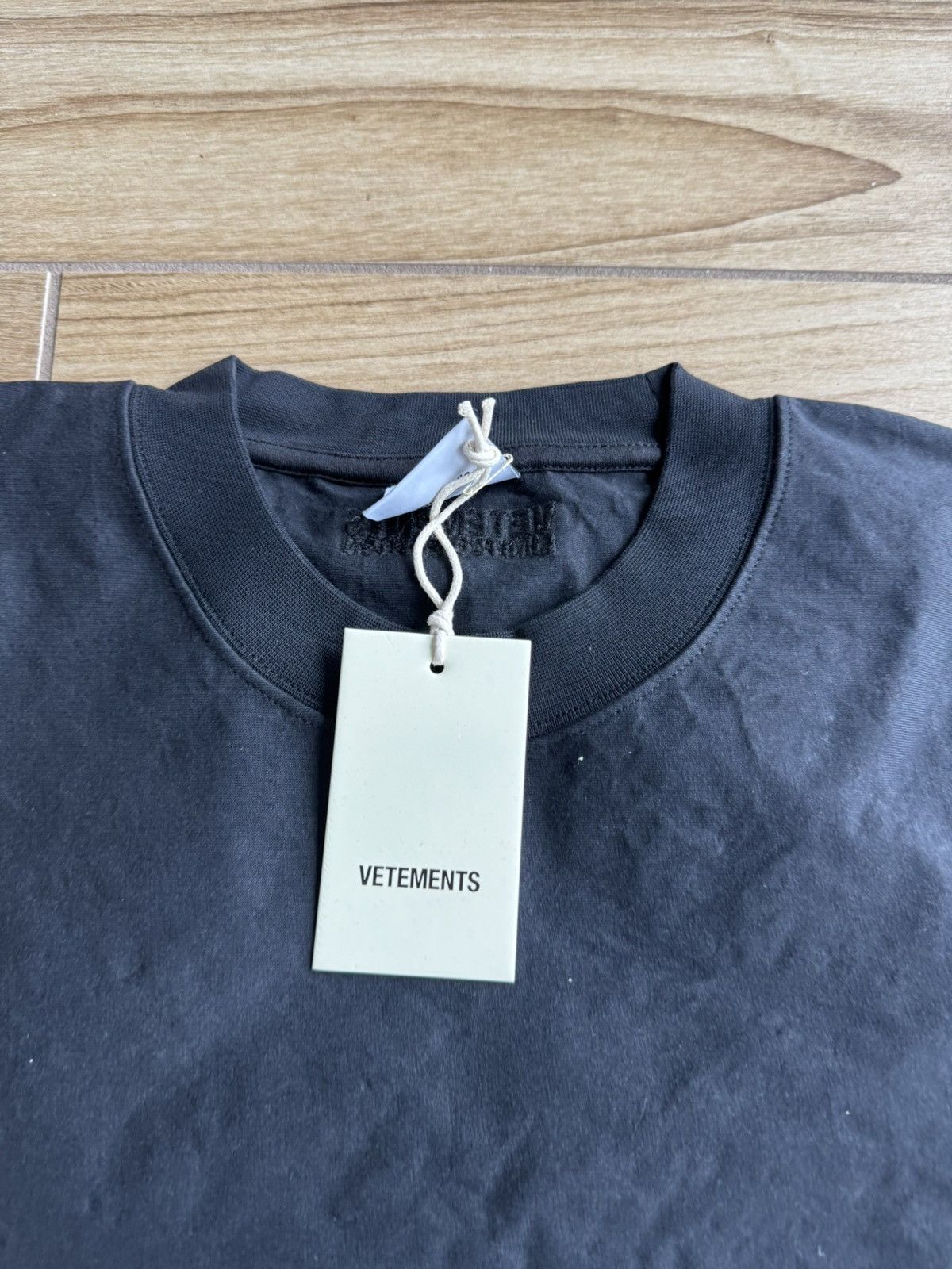 Vetements VETEMENTS Metalized Wrinkled 'Not Mom's Favorite' T-shirt Size US L / EU 52-54 / 3 - 8 Thumbnail