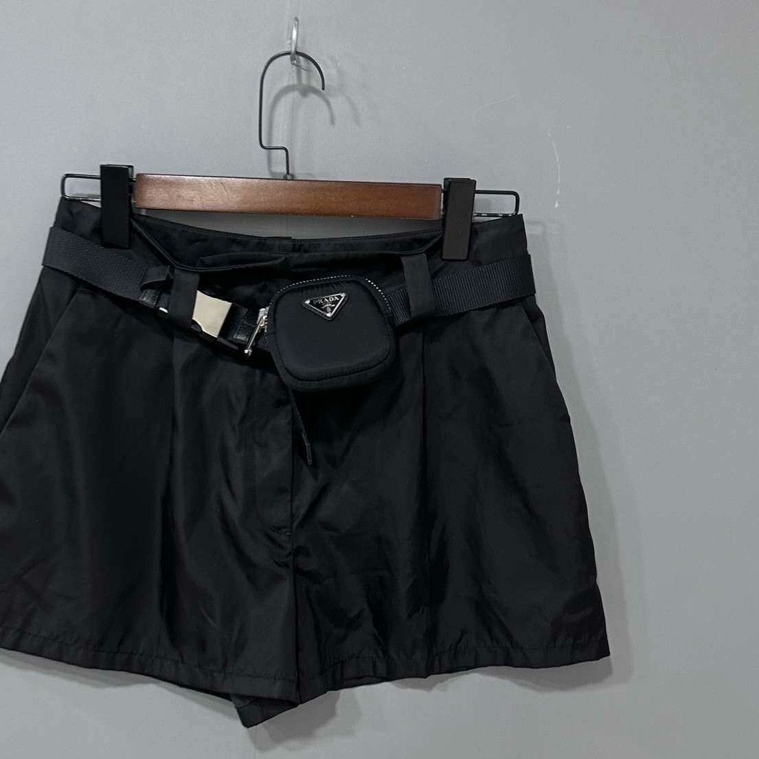 Prada Prada Retro Skirt 24 Women Size 24" / US 00 / IT 34 - 1 Thumbnail