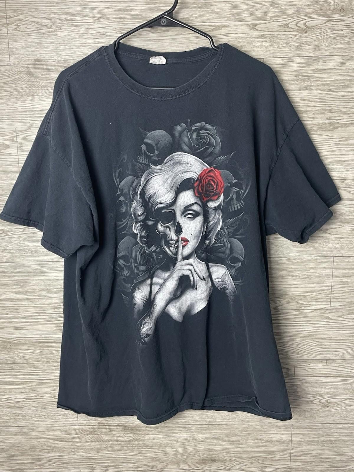 Fruit Of The Loom Vintage Y2K Marilyn Monroe Death Skulls Rose Grudge XL? Size US XL / EU 56 / 4 - 1 Thumbnail