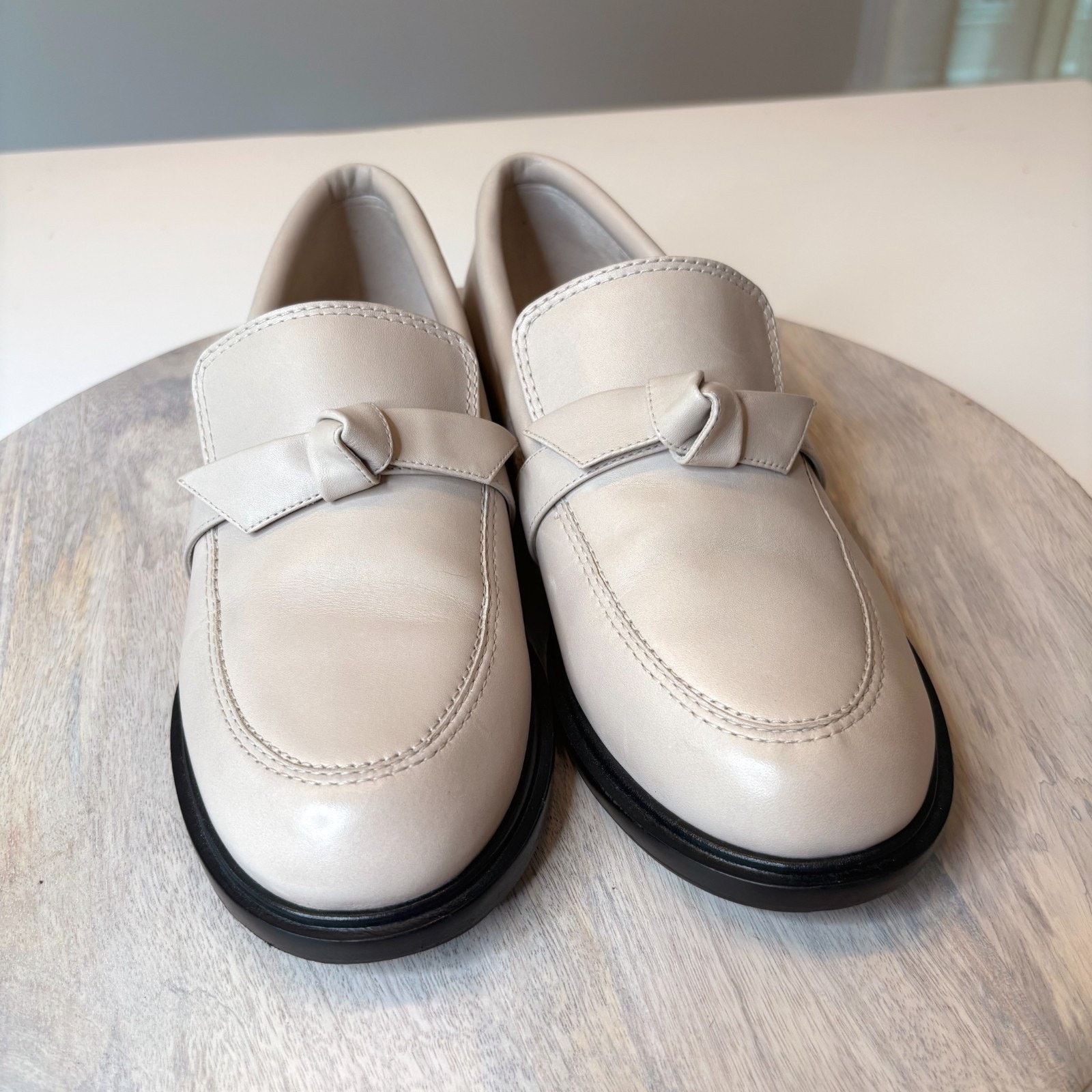 Alexandre Birman Alexandre Birman Clarita Leather Loafers Cream Flats US 7.5 Size US 7.5 / IT 37.5 - 1 Thumbnail