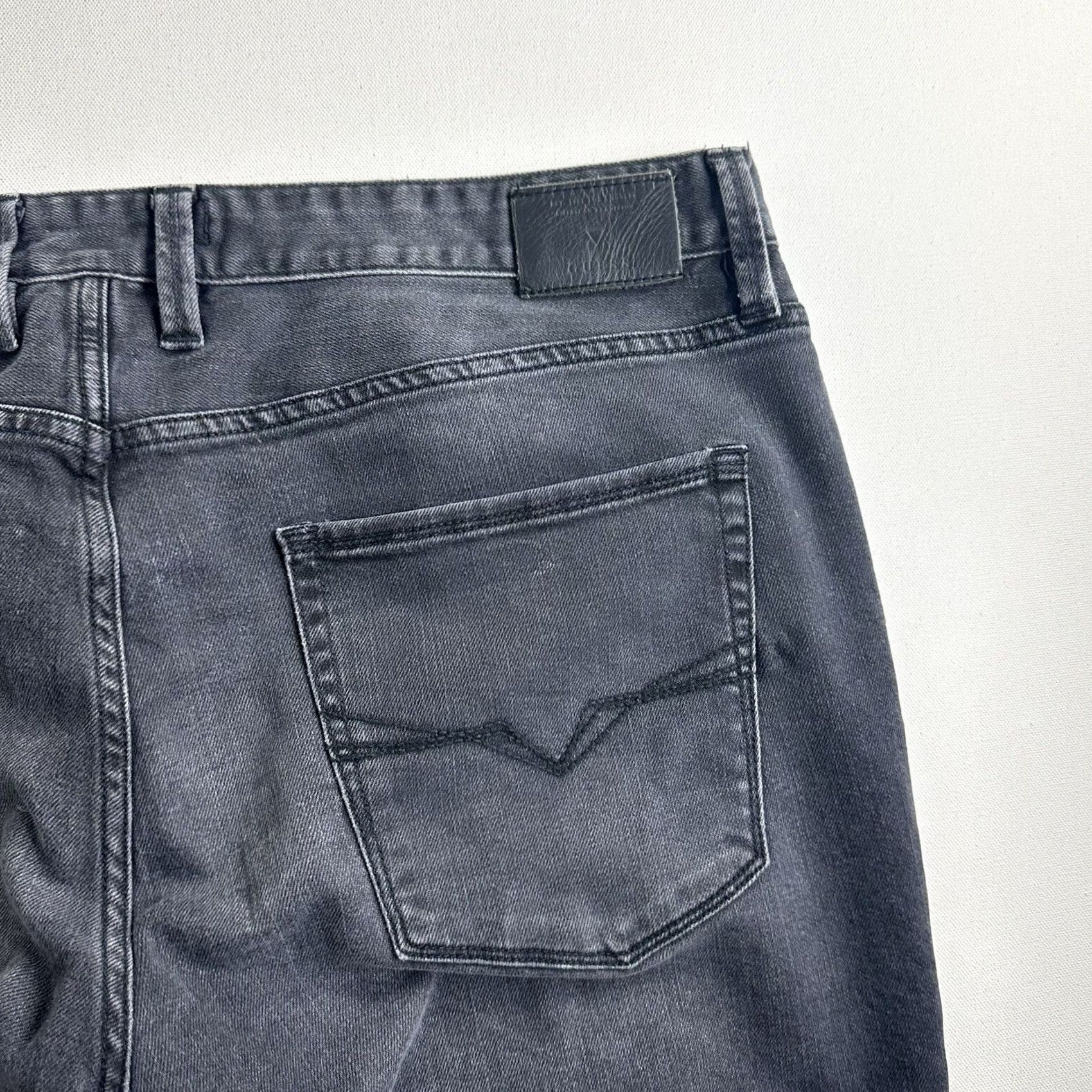 Guess VINTAGE Guess Jeans Slim Straight Men's 38x31 Faded Black Distressed Jeans Distressed Black 90s Hip Hop Streetwear Y2K Mens Size US 38 / EU 54 - 7 Thumbnail