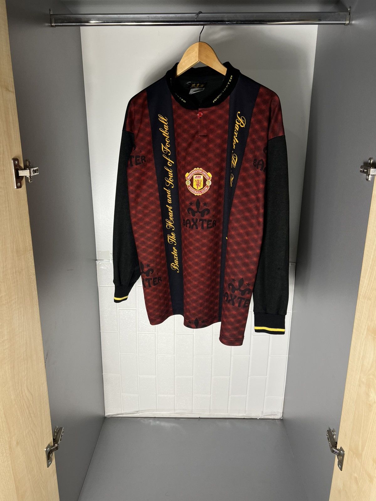 Vintage VERY RARE MANCHESTER UNITED ENGLAND SOCCER JERSEY RETRO 90s Size US M / EU 48-50 / 2 - 5 Thumbnail