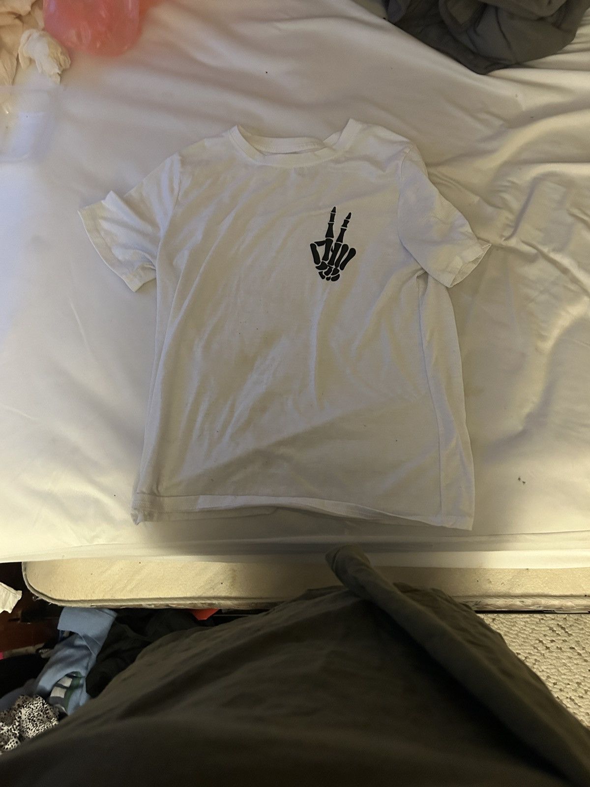 Shein White t-shirt with peace symbol Size M / US 6-8 / IT 42-44 - 2 Thumbnail