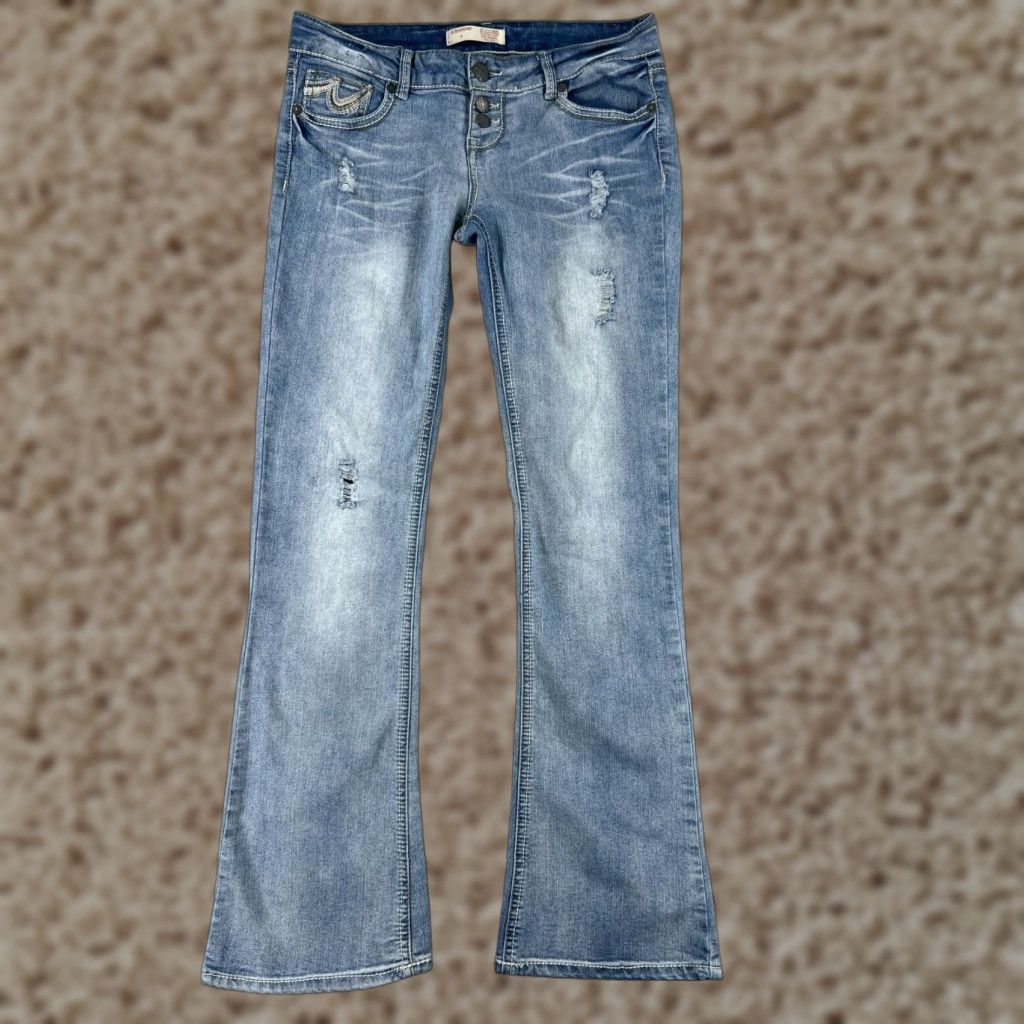 Vintage No Boundaries Jeans Women 9 Regular Blue Light Wash Distressed Flared Denim Inseam 30 Size 30" / US 8 / IT 44 - 1 Thumbnail