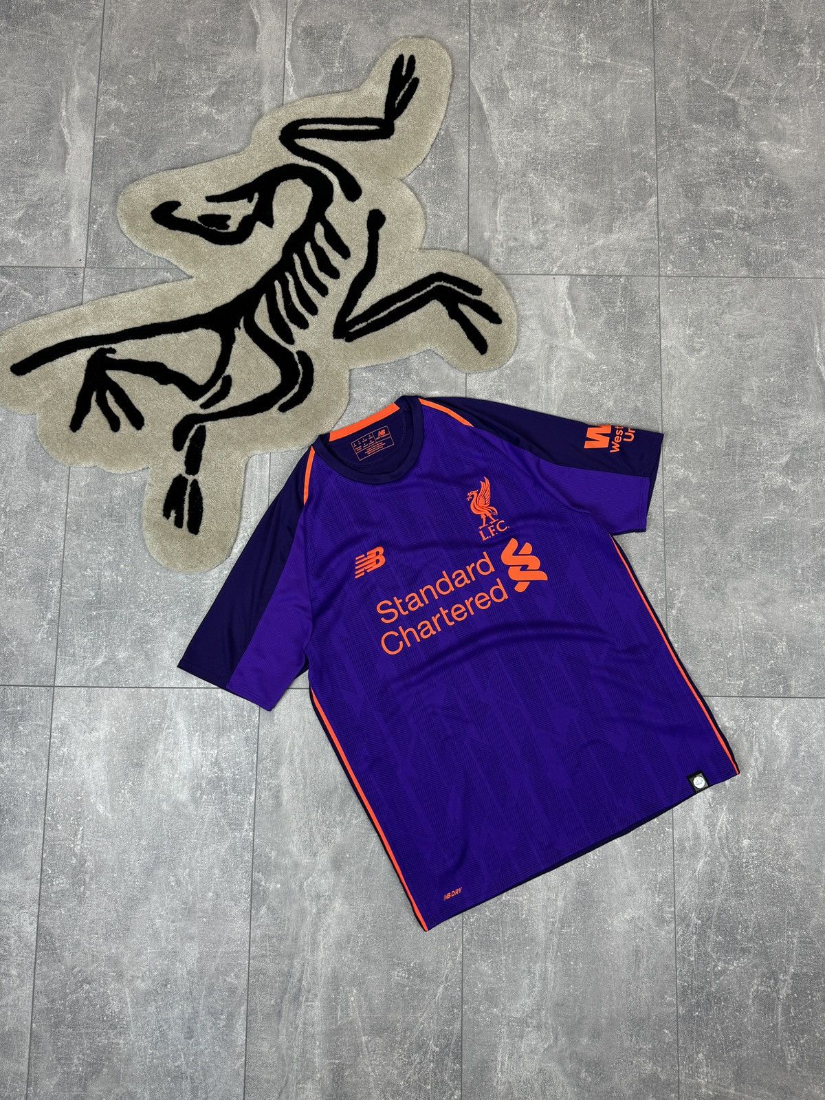 Vintage Mens Vintage New Balance Liverpool FC T-shirt soccer jersey Size US S / EU 44-46 / 1 - 1 Thumbnail