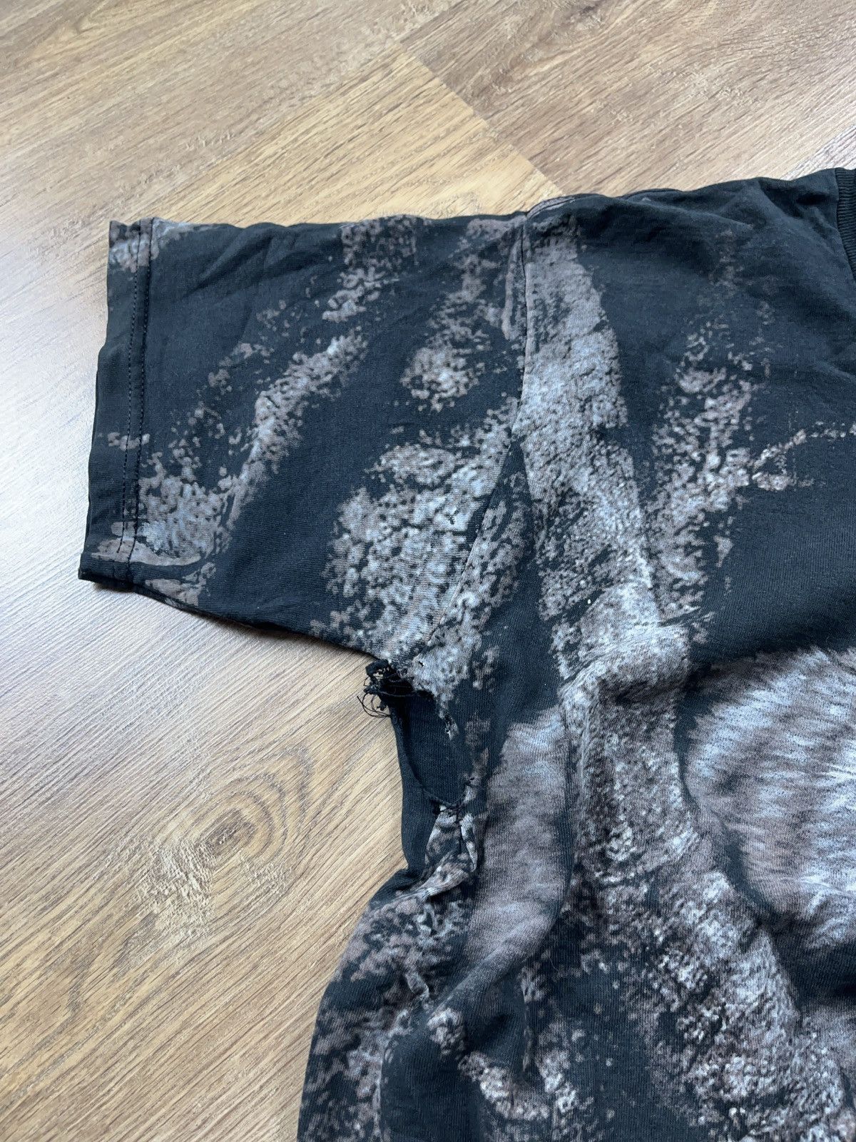 Vintage ➕ Vintage y2k trashed wolf animal t-shirt aop distressed Size US L / EU 52-54 / 3 - 5 Thumbnail