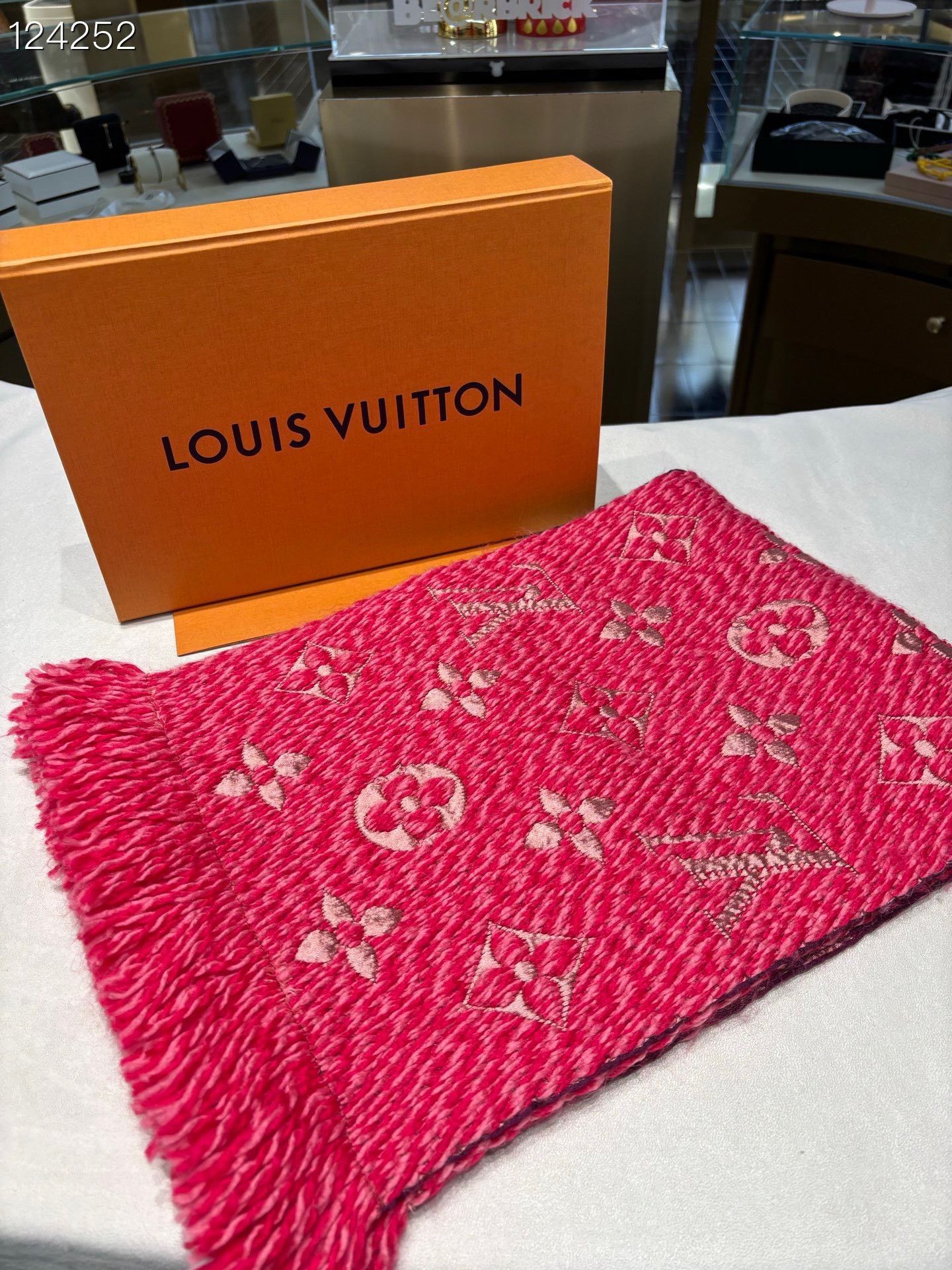 Louis Vuitton Louis Vuitton Red Wool Silk Scarf Size ONE SIZE - 1 Thumbnail
