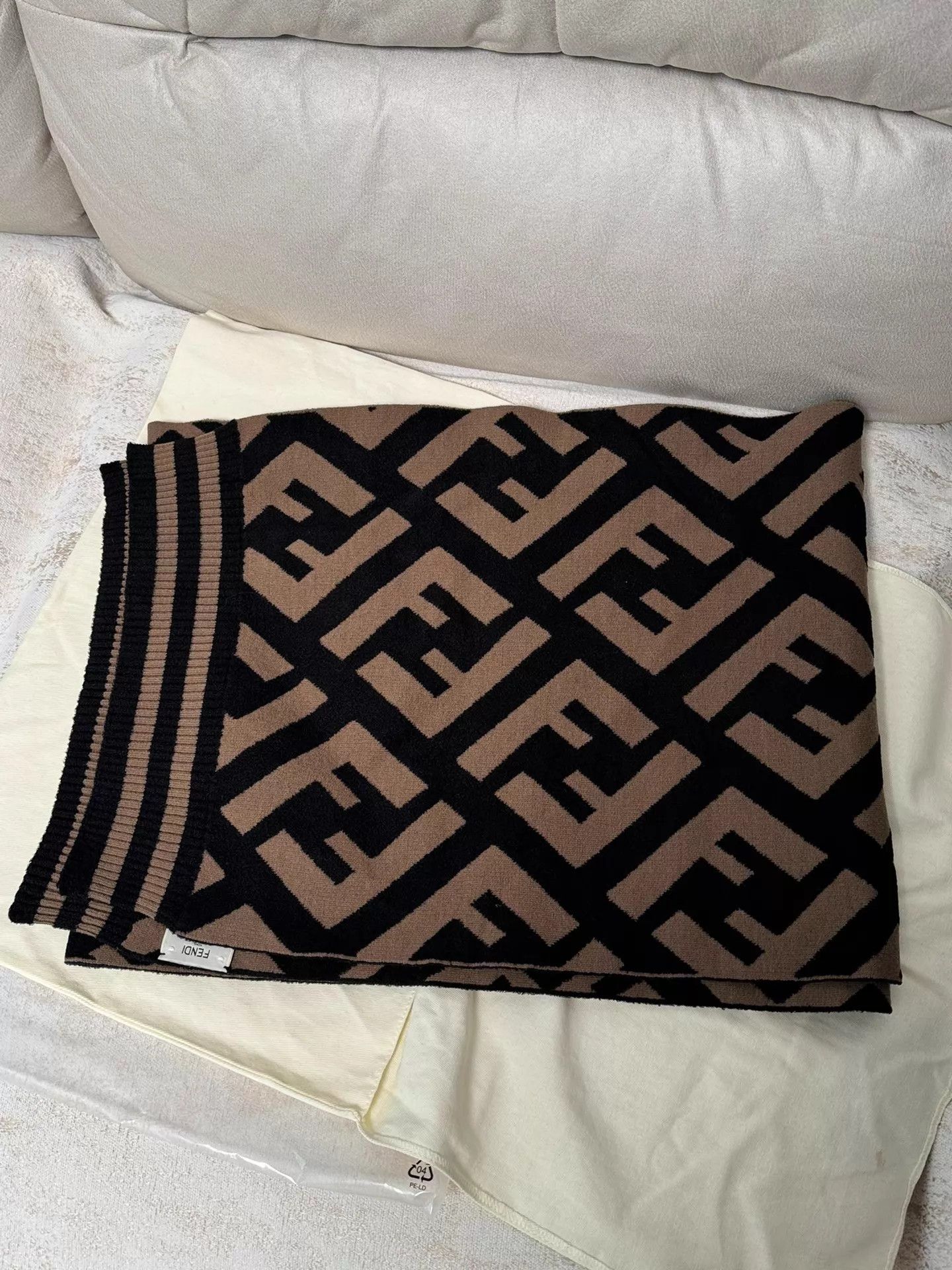 Fendi Fendi FF monogram cashmere scarf new unused women's Size ONE SIZE - 3 Thumbnail