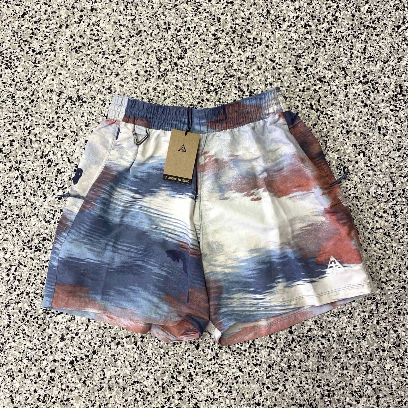 Nike ACG NWT Nike ACG High Waist Shorts Small LIGHT ARMORY BLUE/ WHITE Size 28" / US 6 / IT 42 - 4 Thumbnail