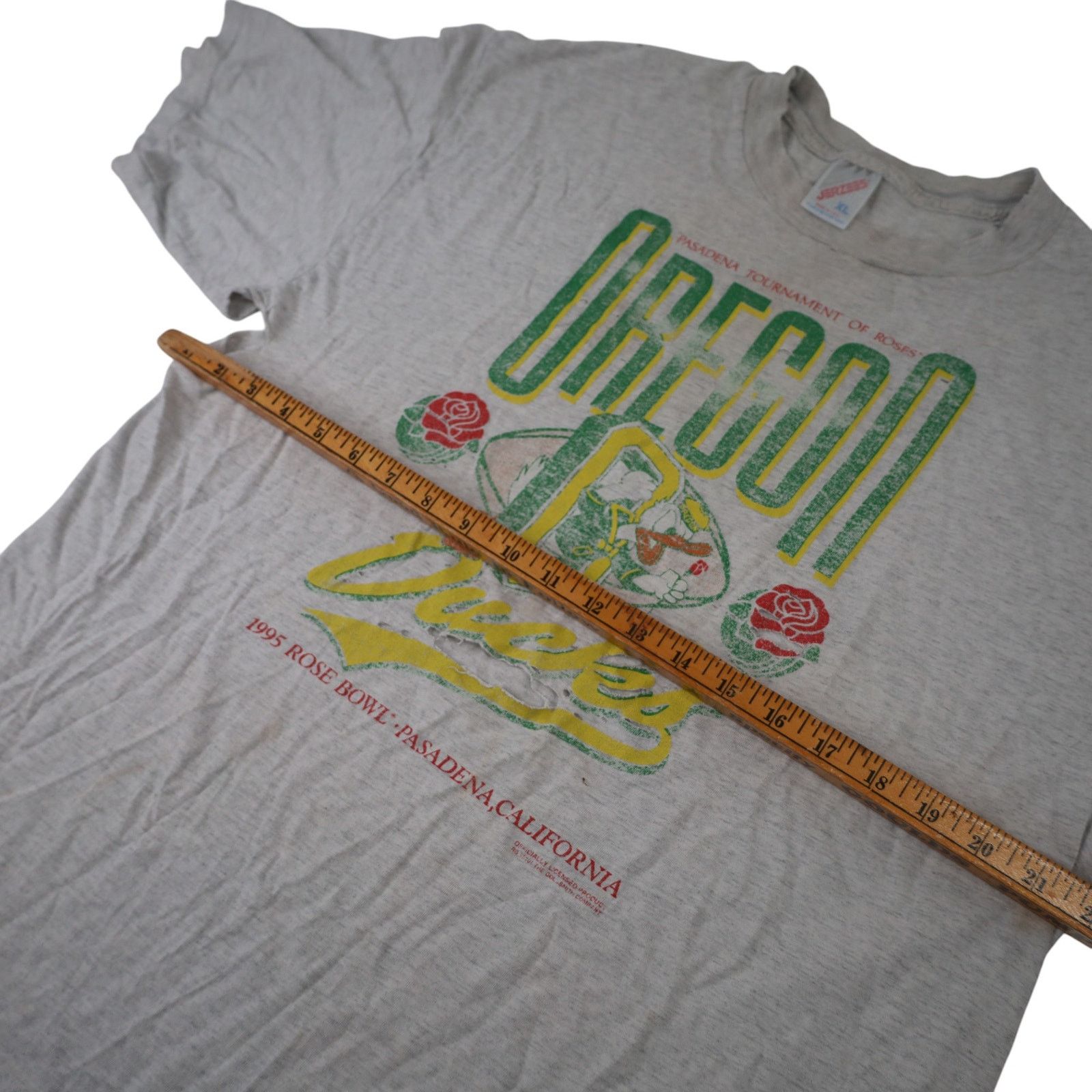 Vintage VTG Distressed UO 1995 Rose Bowl Graphic T Shirt Size US XL / EU 56 / 4 - 9 Thumbnail