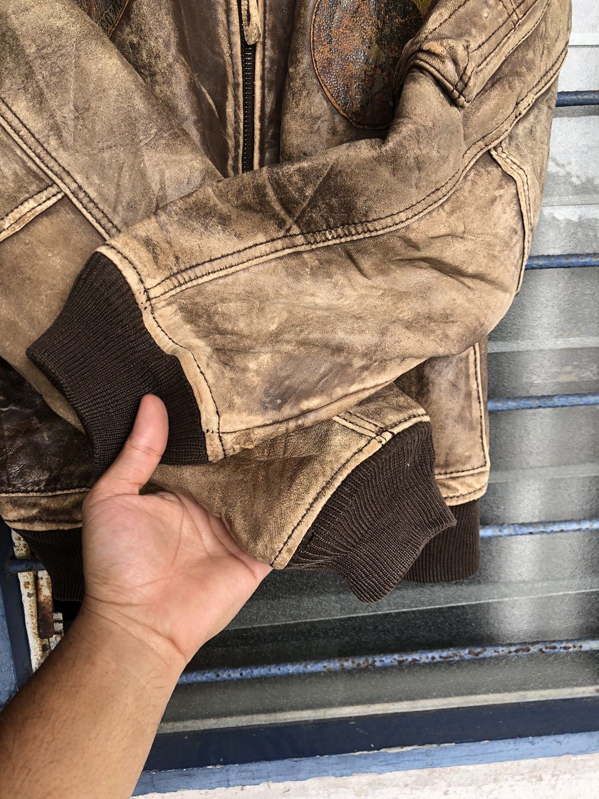 Vintage Vintage Us Air Force Distressed Flying Leather Jacket Size US M / EU 48-50 / 2 - 9 Thumbnail