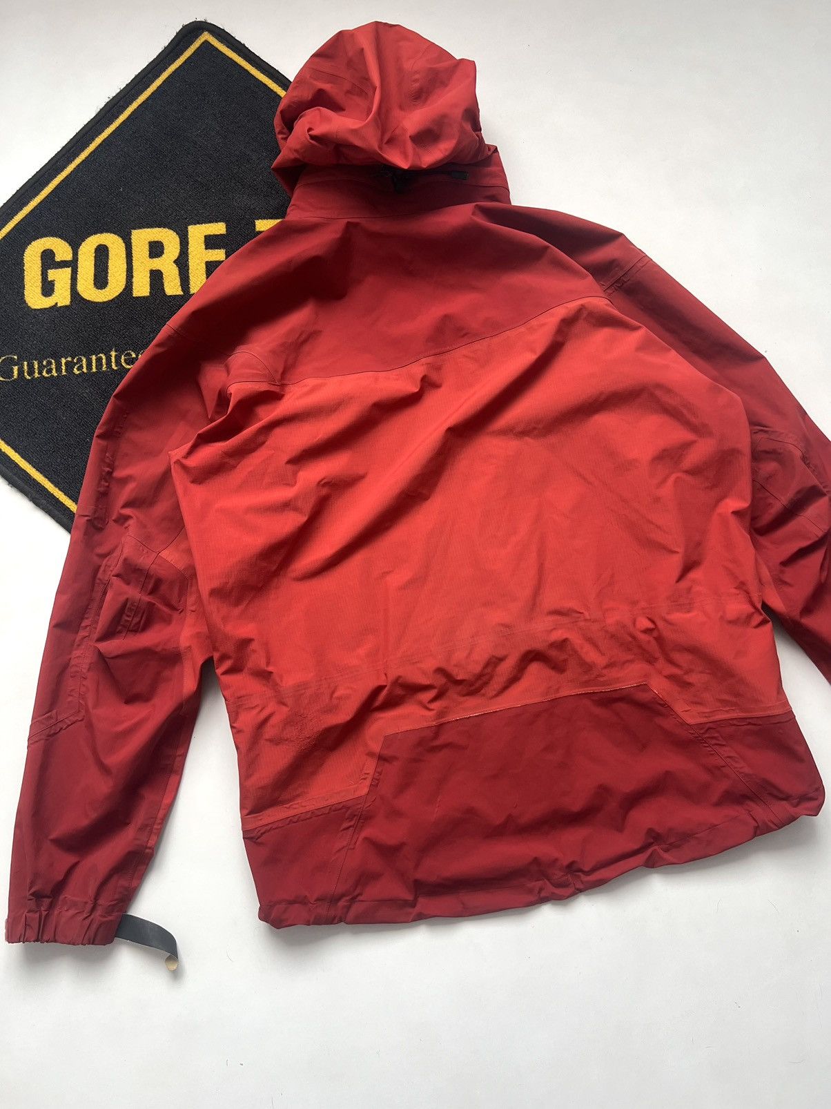 Arc'teryx 🔥Vintage 2004 Arcteryx Theta SV Sangria Red Gore-Tex Jacket Size US XL / EU 56 / 4 - 16 Thumbnail
