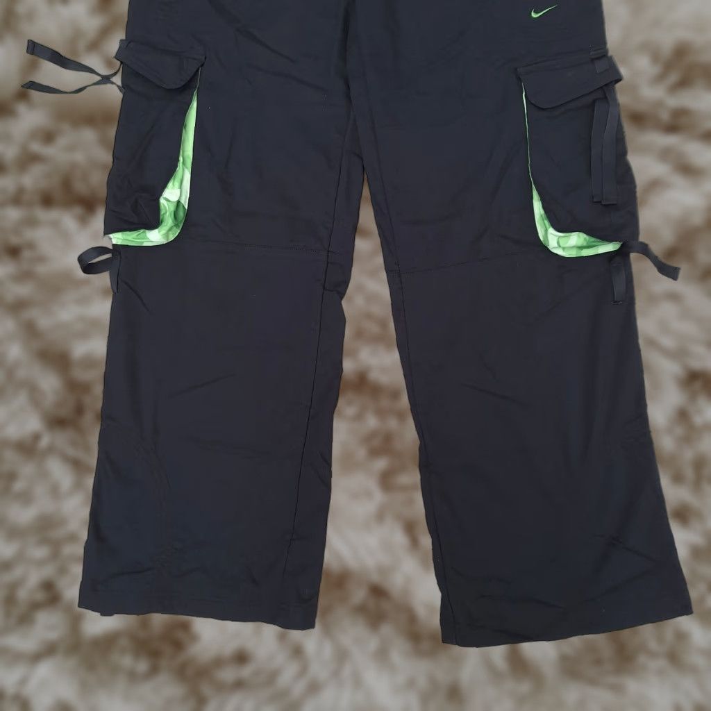 VINTAGE Nike Sportswear Womens Y2K Green Camo Cargo Wide Leg Pants Black Medium