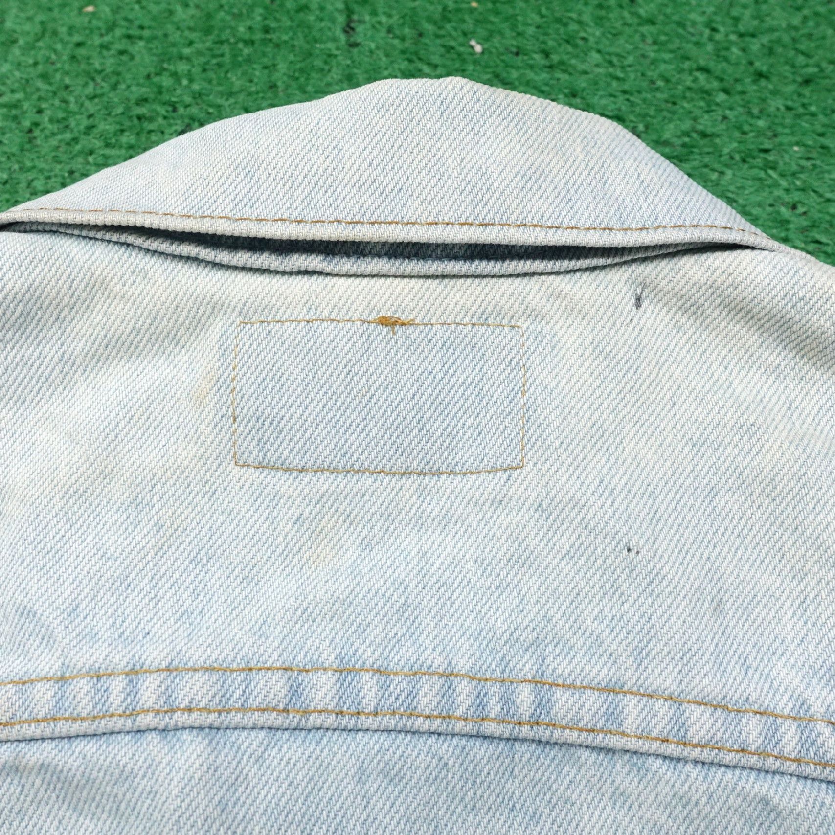 Levi's VINTAGE LEVI'S MOTLEY CRUE DENIM VEST WOMENS 14 BLUE 21X22.5 INCHES Size 36" / US 14 / IT 50 - 5 Thumbnail