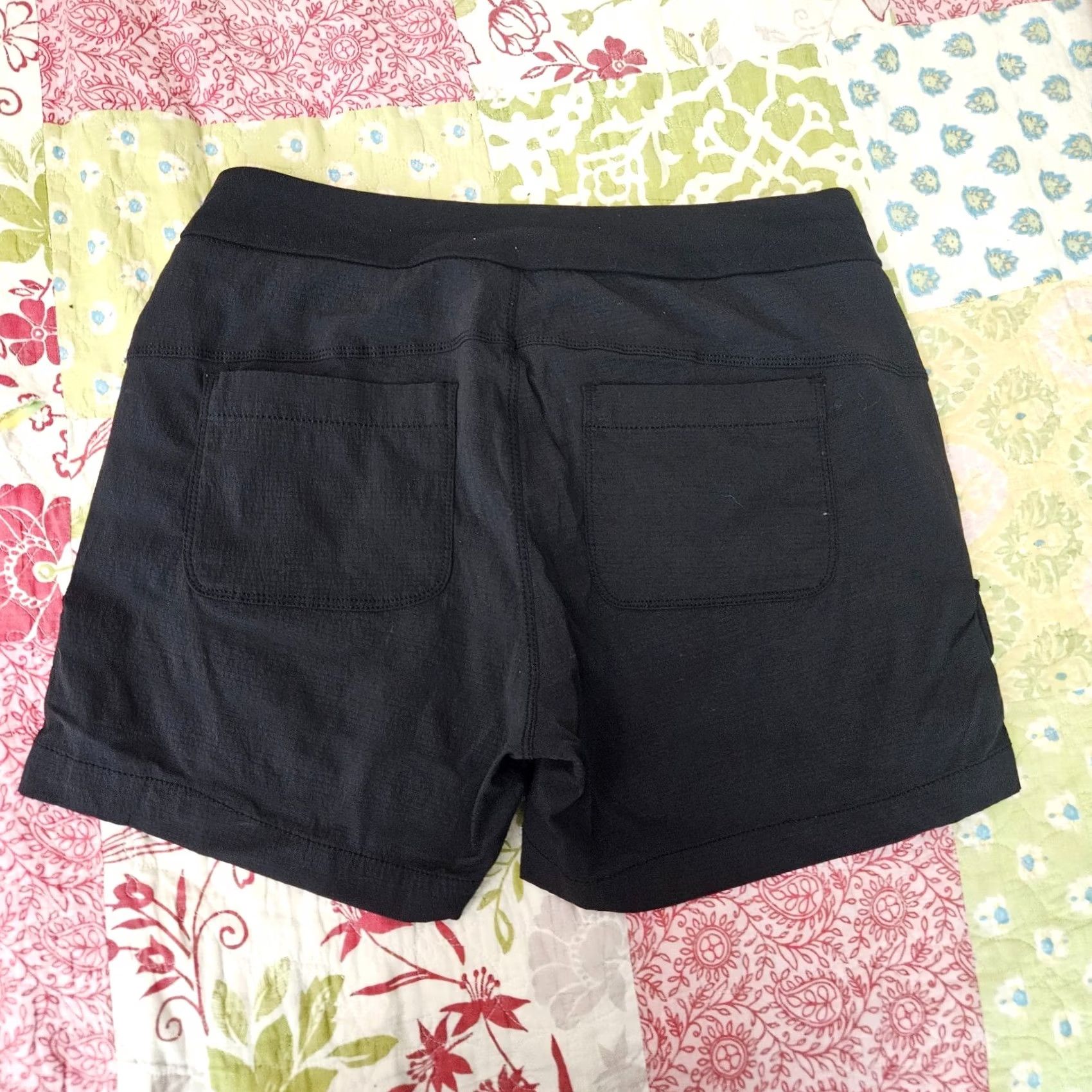 Athleta Athleta Women's Black Cargo Casual 4" Inseam Outdoor Hiking Short Size 6 Size 28" / US 6 / IT 42 - 2 Thumbnail