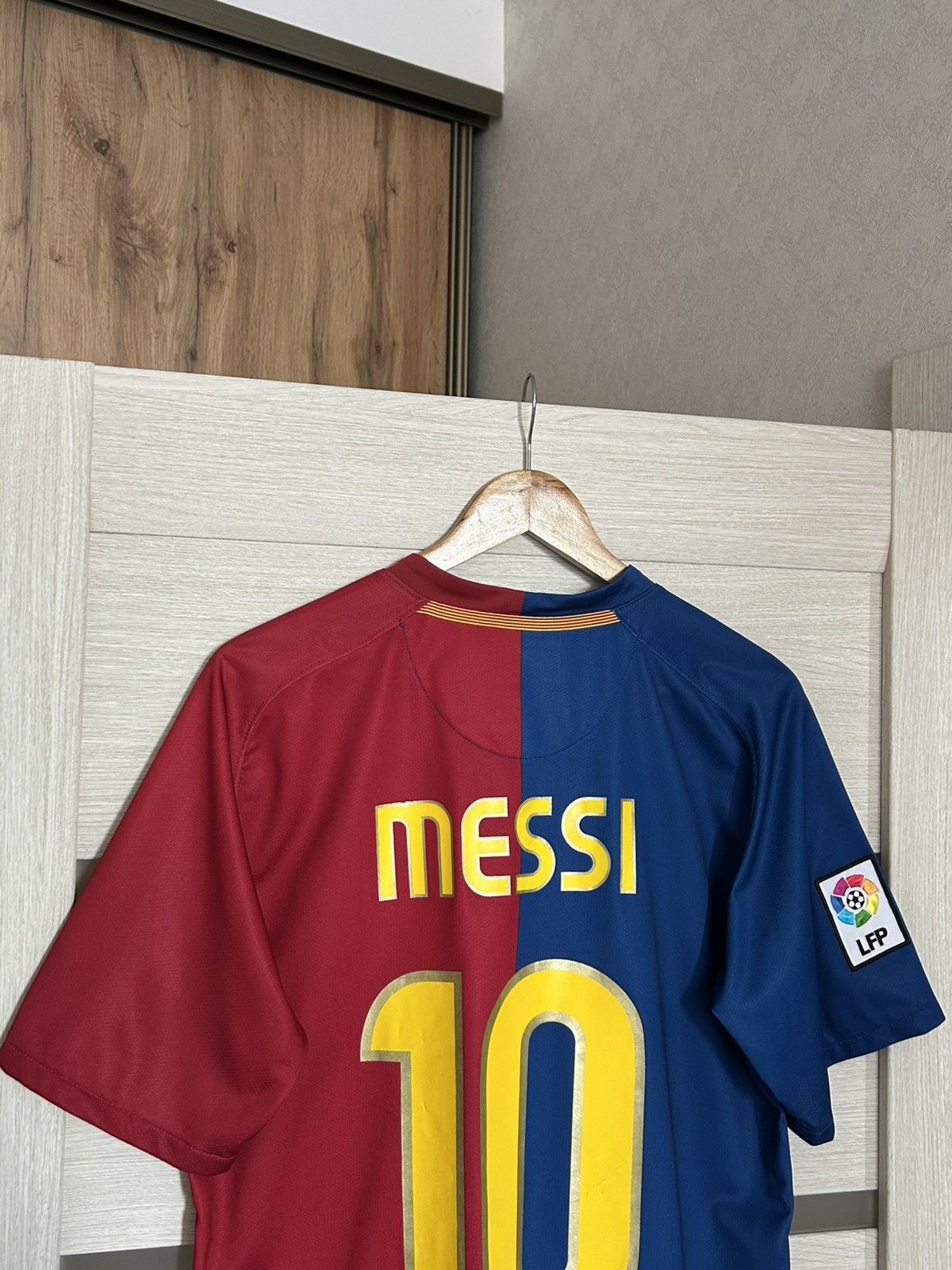 Nike Nike FC Barcelona season 2008/2009 Messi 10 jersey size M Size US M / EU 48-50 / 2 - 10 Thumbnail