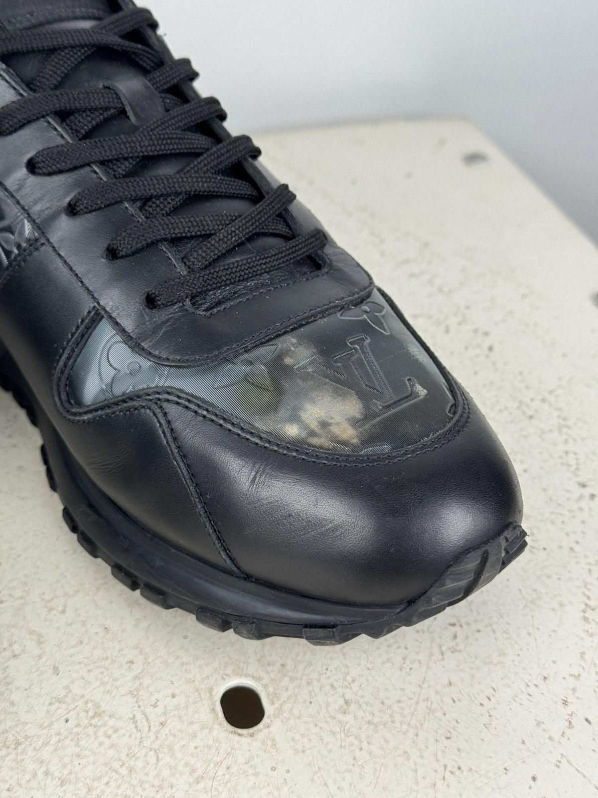 Louis Vuitton Louis Vuitton sneakers in excellent condition, sizes 9-10 Size US 10 / EU 43 - 10 Thumbnail