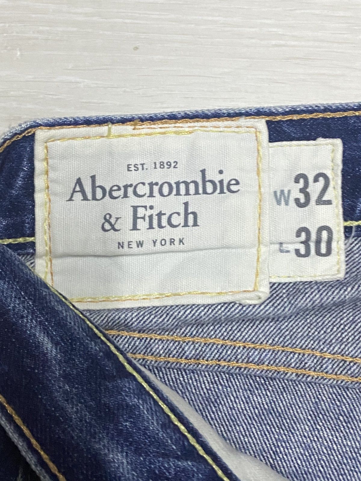 Neighborhood Ambercrombie & Fitch Faded Wash Distressed Baggy Jeans Size US 34 / EU 50 - 18 Thumbnail