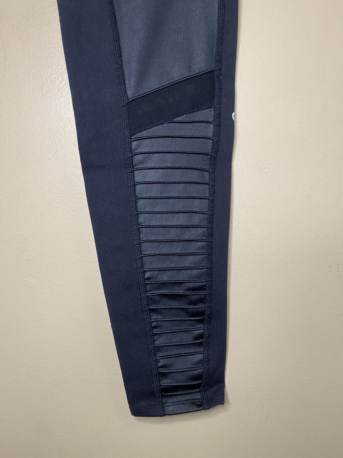 Alo Yoga ALO Yoga Black/Black Glossy High-Waist Moto Leggings Size 30" / US 8 / IT 44 - 6 Thumbnail