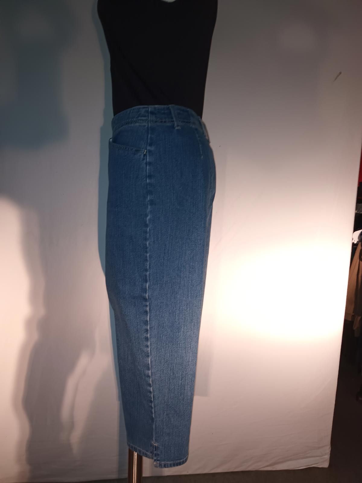 Designer Gloria Vanderbilt Women's Cropped Jeans Size 10 Size 32" / US 10 / IT 46 - 2 Thumbnail