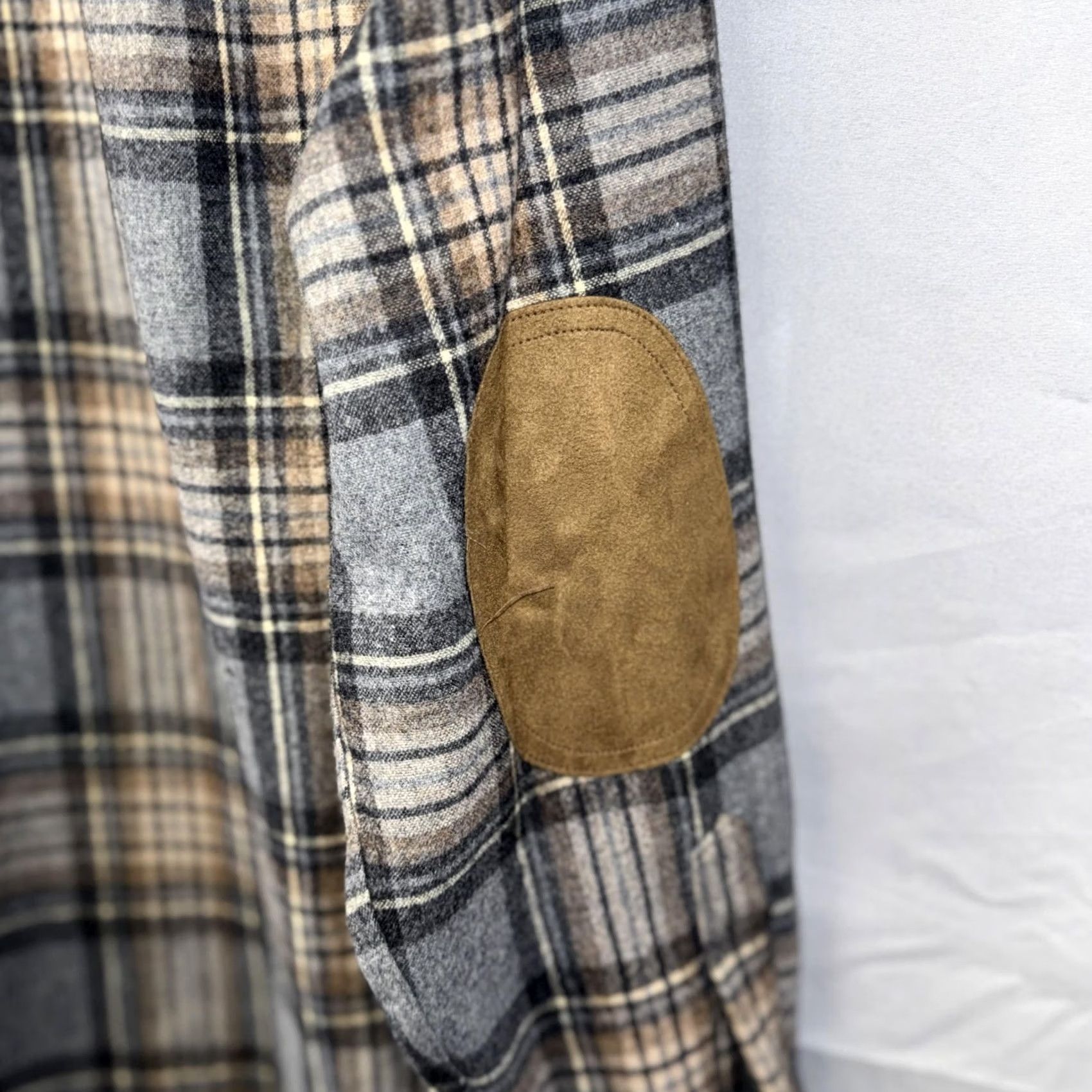 Pendleton Pendleton Shirt Mens Large Gray Tan Plaid 100% Virgin Wool Lined Elbow Patches Button-Up Wool Suede Pocket Size US L / EU 52-54 / 3 - 4 Thumbnail