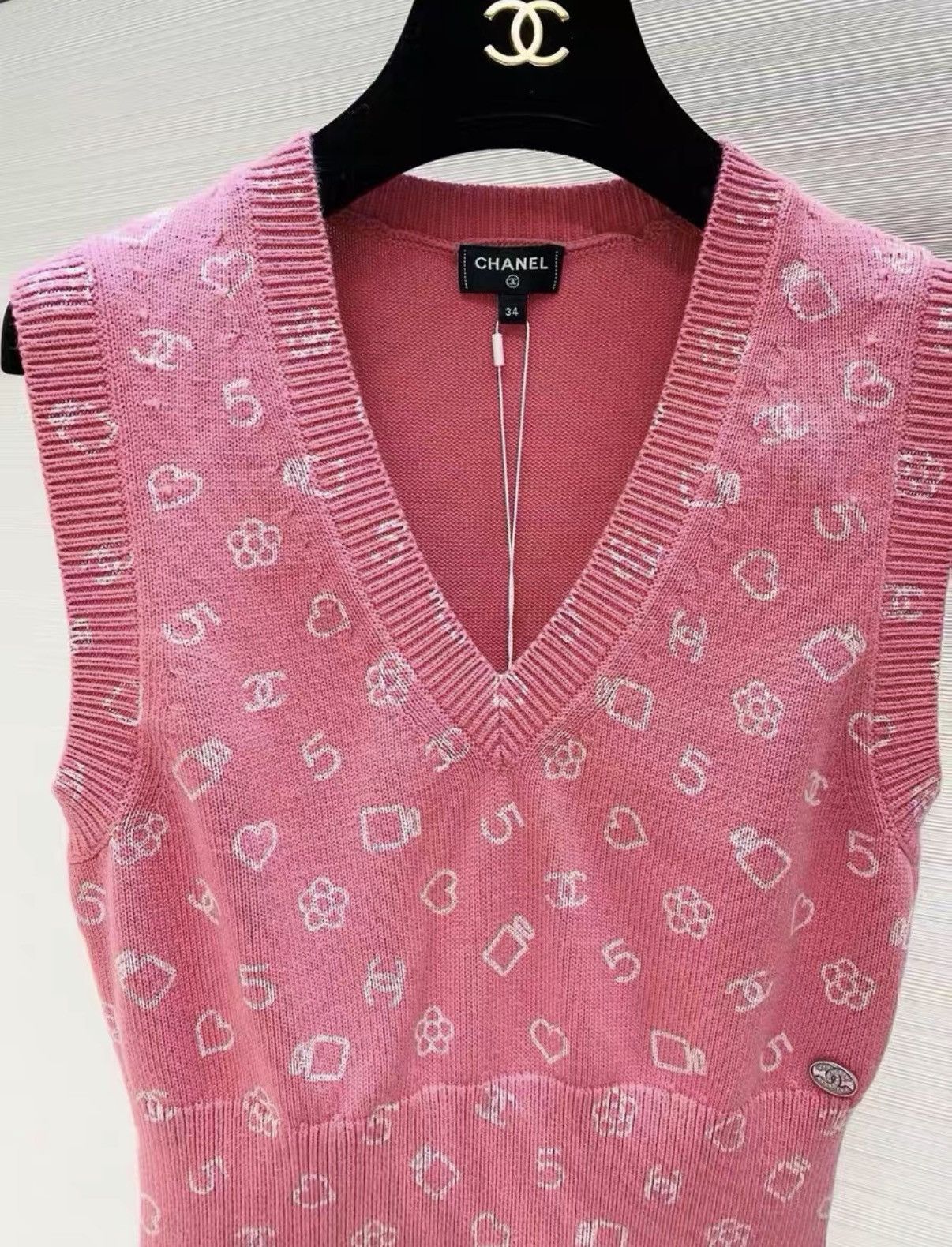 Chanel Chanel 2023 Stylish Pink Knit Vest Gilet J33 Size XXS / US 00 / IT 34 - 2 Thumbnail