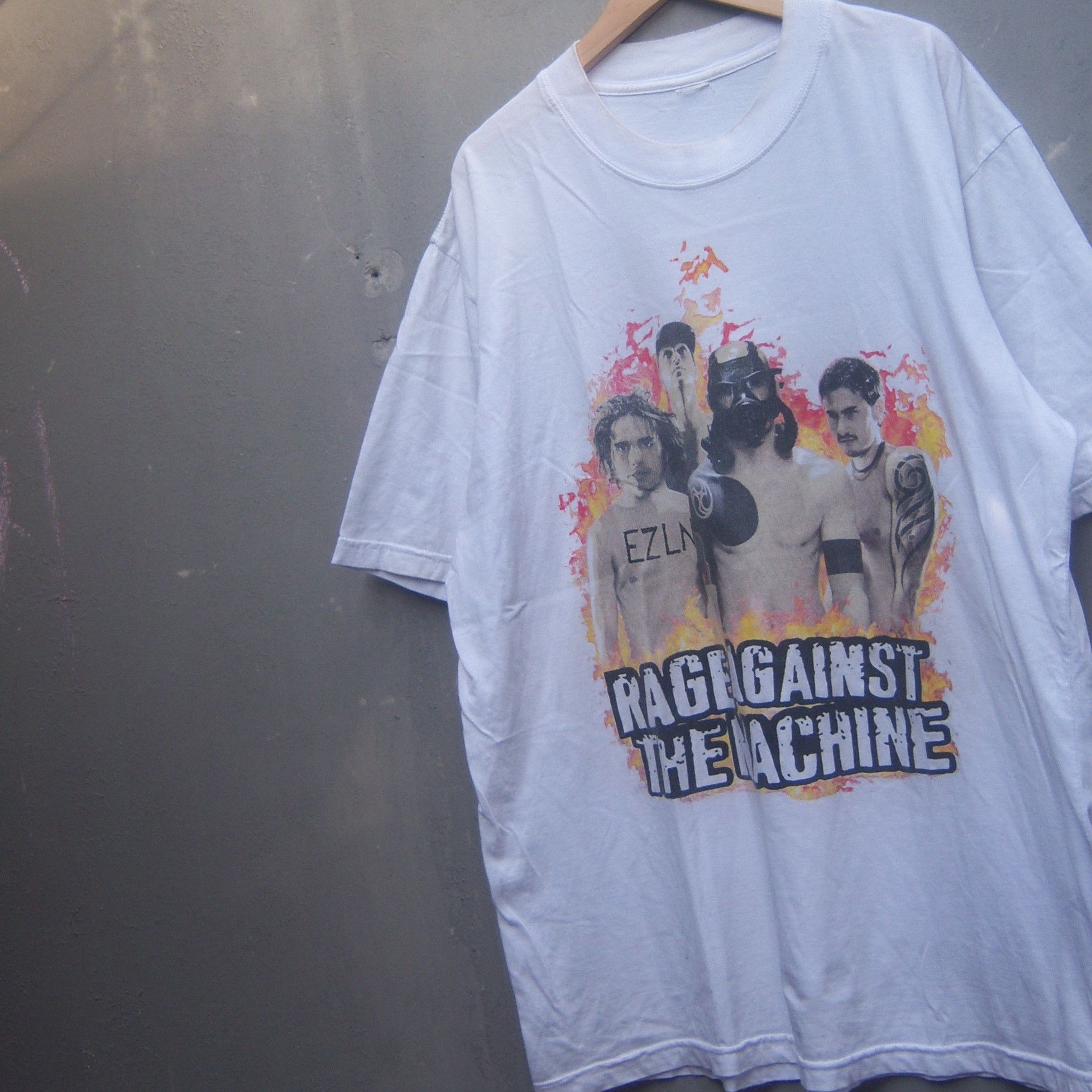 Band Tees Very Rare Rage Against The Machine Tee Size US L / EU 52-54 / 3 - 4 Thumbnail