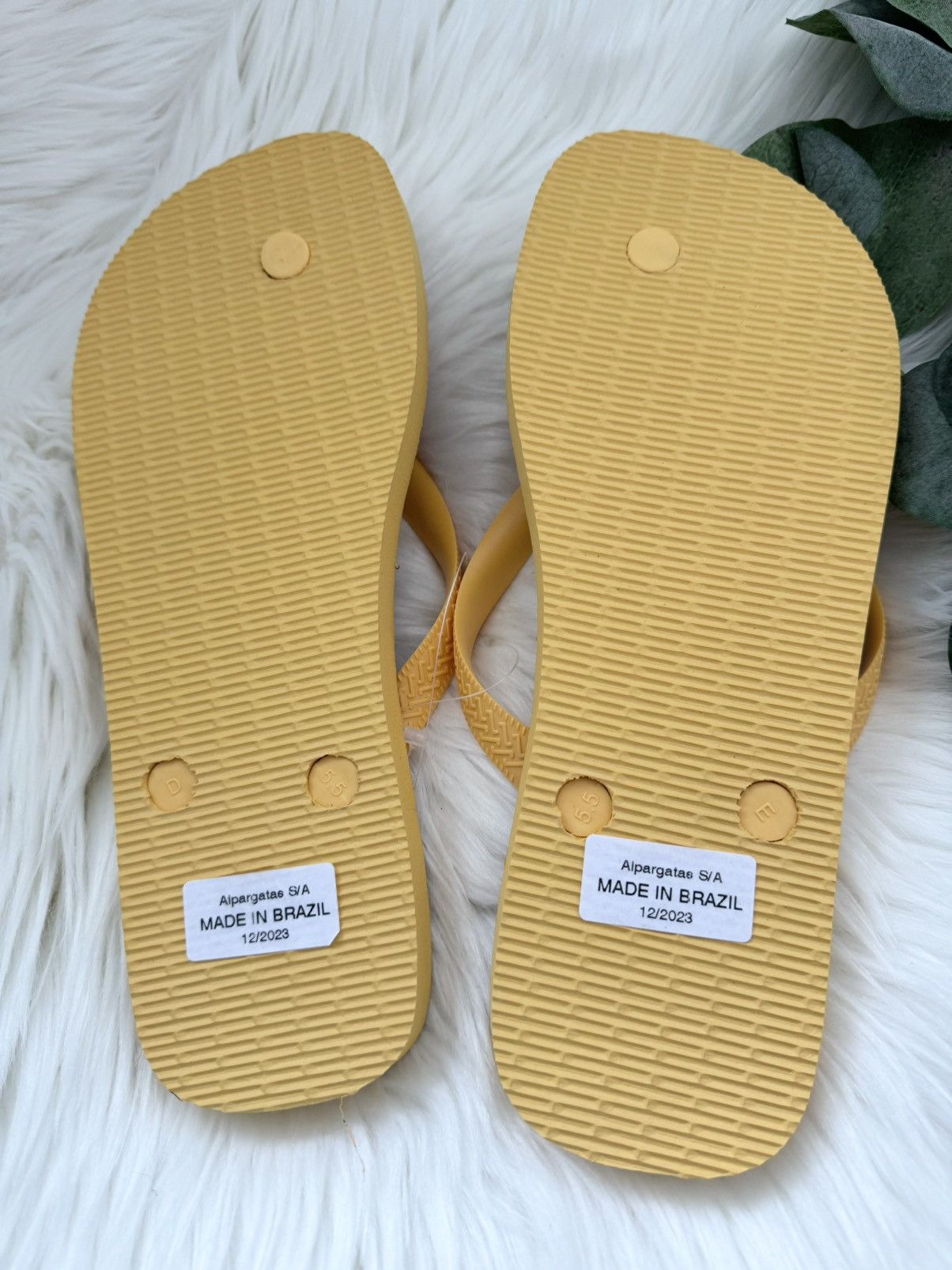 Farm Rio FARM Rio x Havaianas Cheetah Bananas Flip Flops, Size 9-10 Size US 9.5 / IT 39.5 - 8 Thumbnail