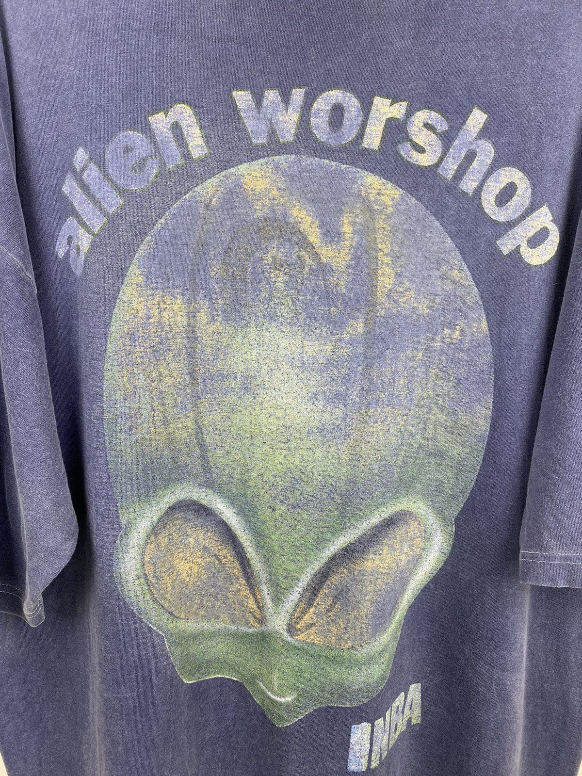 Alien Workshop Rare! Vintage 90s ALIEN WORKSHOP Ripoff NBA Sunfaded Tee Size US XL / EU 56 / 4 - 10 Thumbnail
