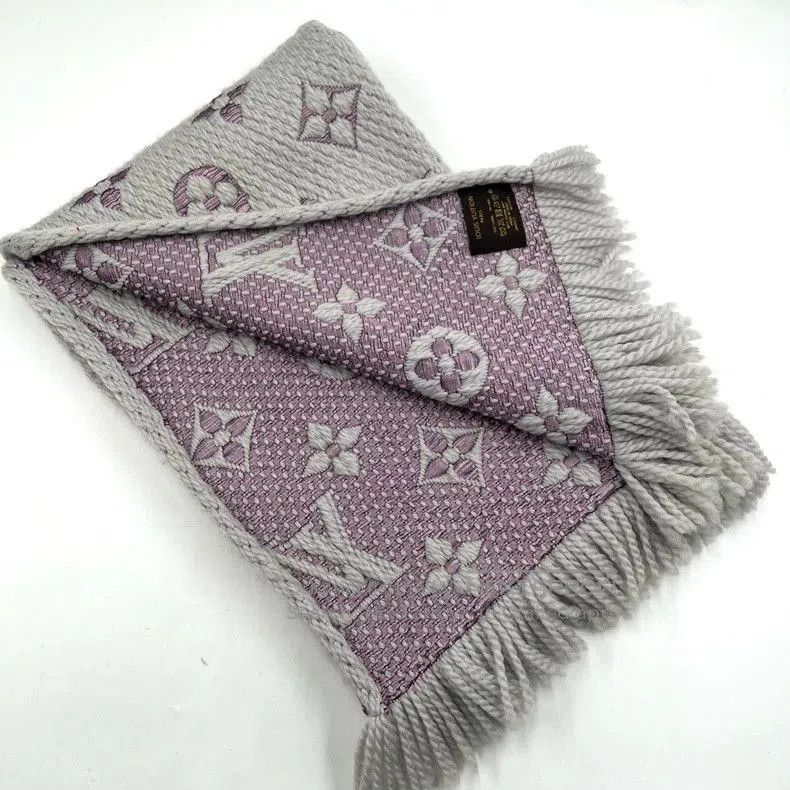 Louis Vuitton Louis Vuitton Silver Pink Monogram Wool Scarf. Size ONE SIZE - 3 Thumbnail