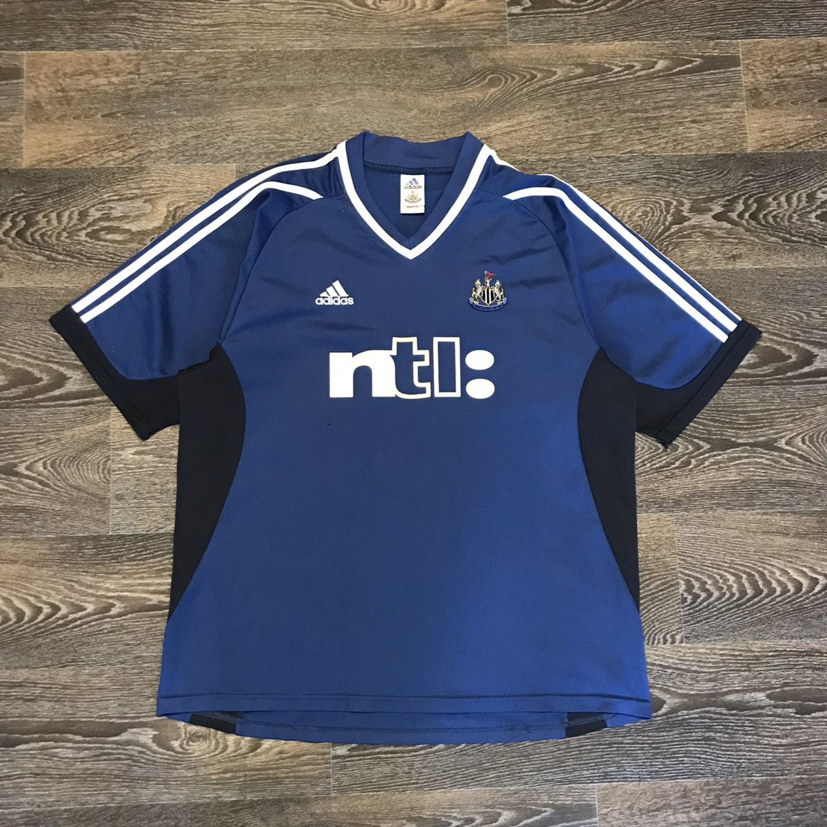 アディダス 00s NEWCASTLE UNITED XL away 2004/05 NEWCASTLE UNITED KLUIVERT #11 AWAY SHIRT (M) ADIDAS – Cult