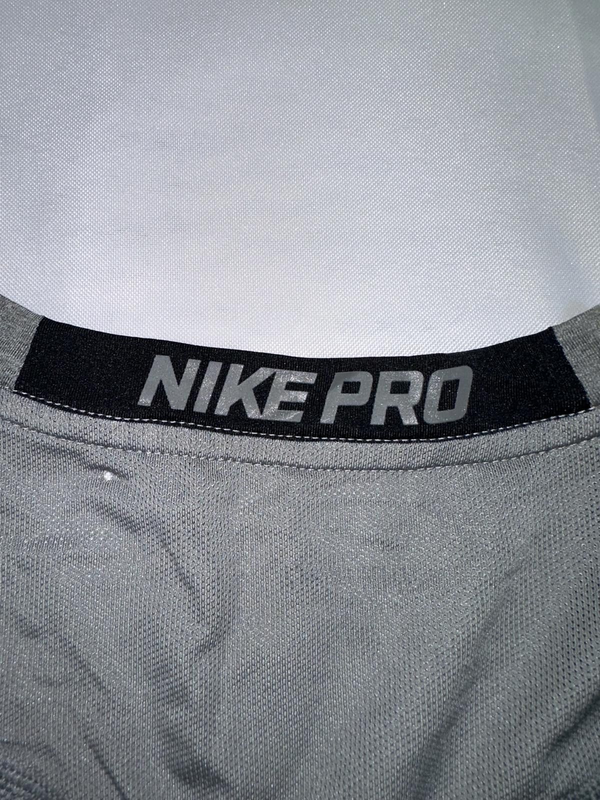 Nike Nike Men’s Dri-Fit Fitted Sleeveless Training Grey Tank Top Size US L / EU 52-54 / 3 - 4 Thumbnail