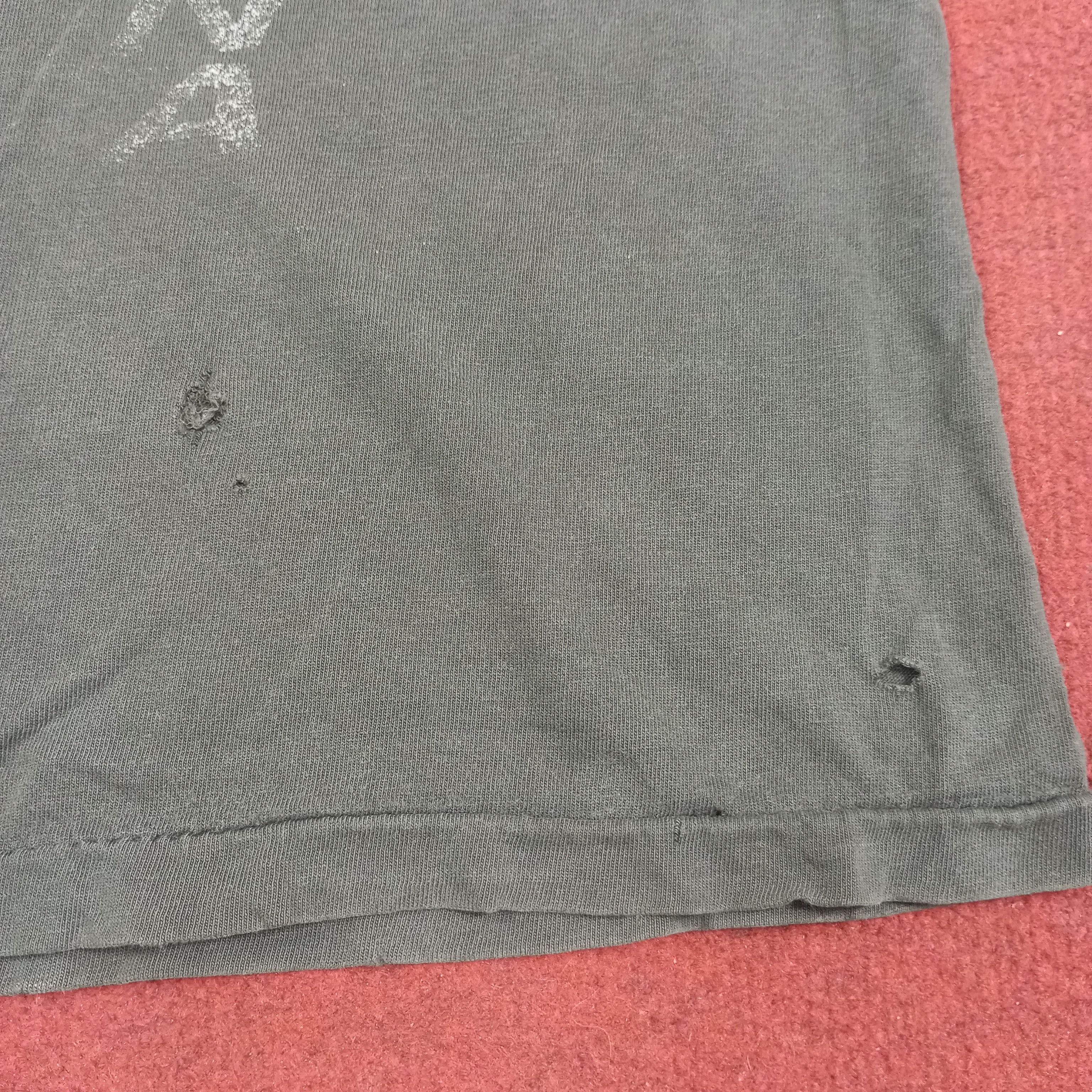 Band Tees Nirvana Band Kurt Cobain Singer Distressed Sleeveless Tshirt Size US L / EU 52-54 / 3 - 5 Thumbnail