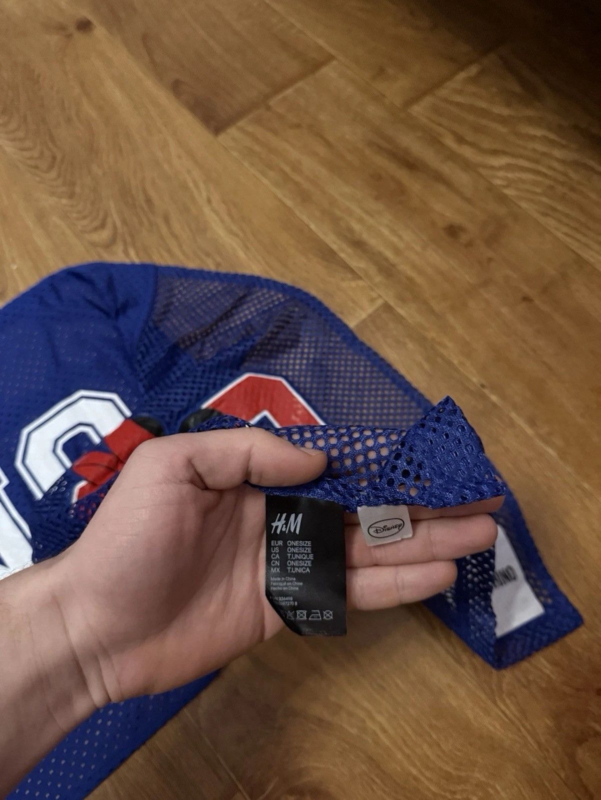 H&M × Moschino Moschino x H&M Brand New Football Mickey Scarf Disney OS Size ONE SIZE - 8 Thumbnail