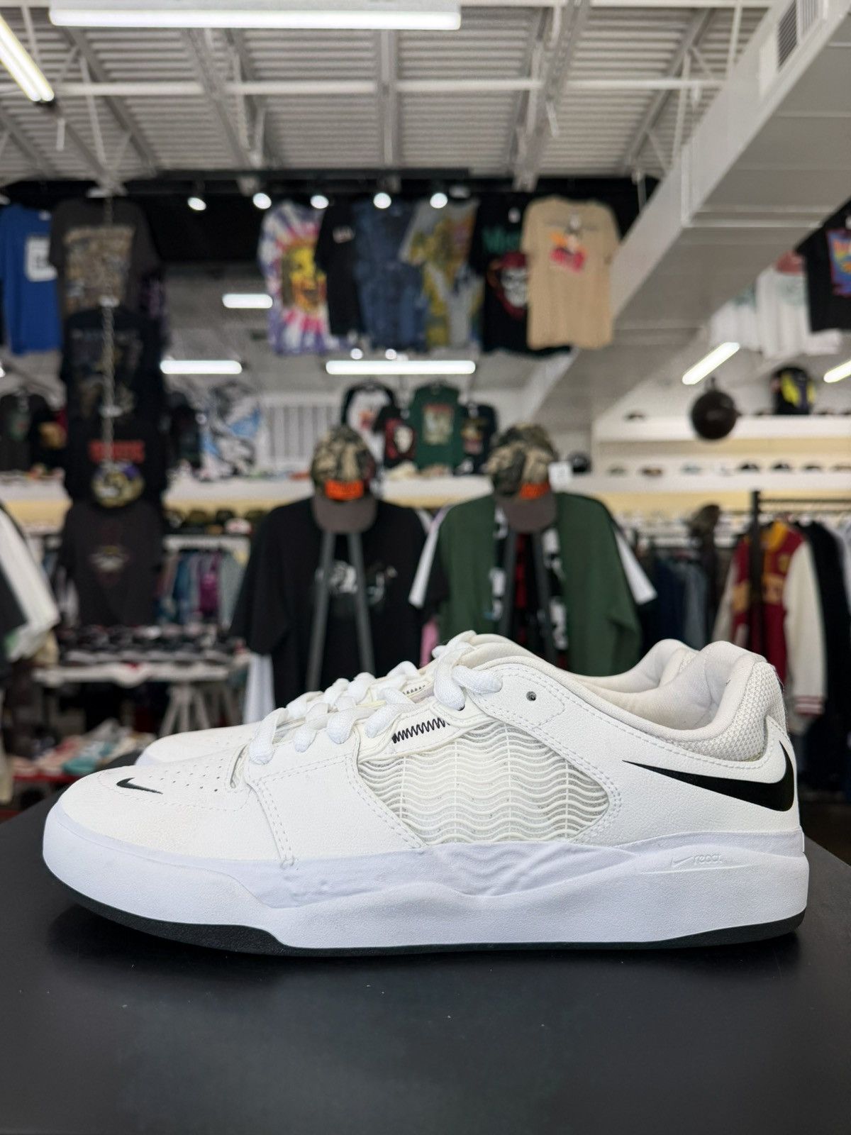 Nike Nike SB Ishod Wair White Black Size 8.5 (2022) Size US 8.5 / EU 41-42 - 7 Thumbnail