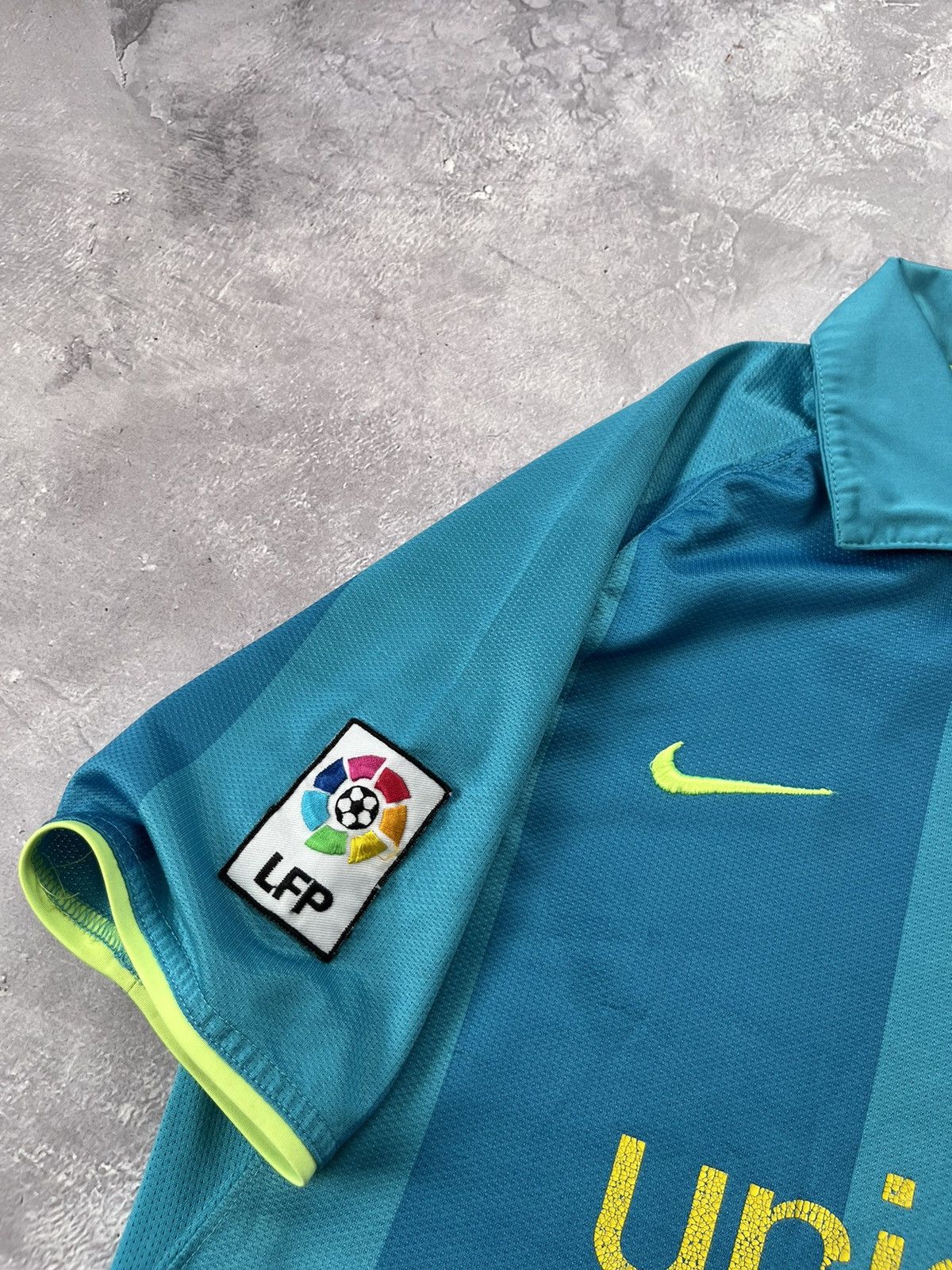 Vintage Vintage Nike FC Barcelona football jersey t-shirt 00s 90s Size US M / EU 48-50 / 2 - 3 Thumbnail
