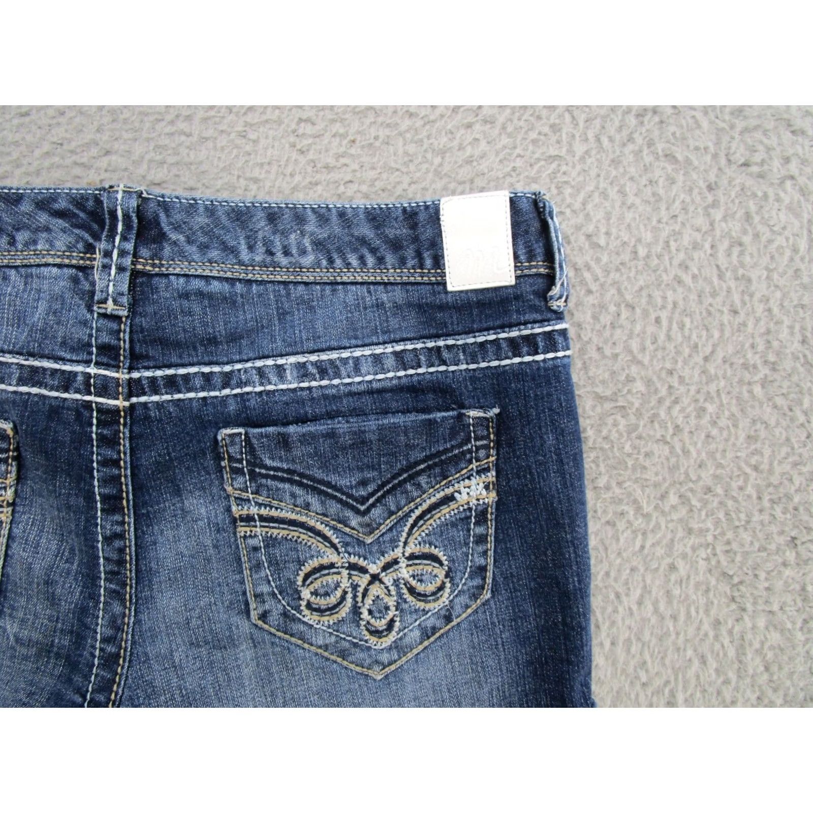 Vintage Maurices Mid Rise Denim Cuffed Shorts Womens 10 Blue Cotton Spandex Regular Denim Y2K Vintage No Stitch Classic 9/10 Styles Womens Size 32" / US 10 / IT 46 - 7 Thumbnail