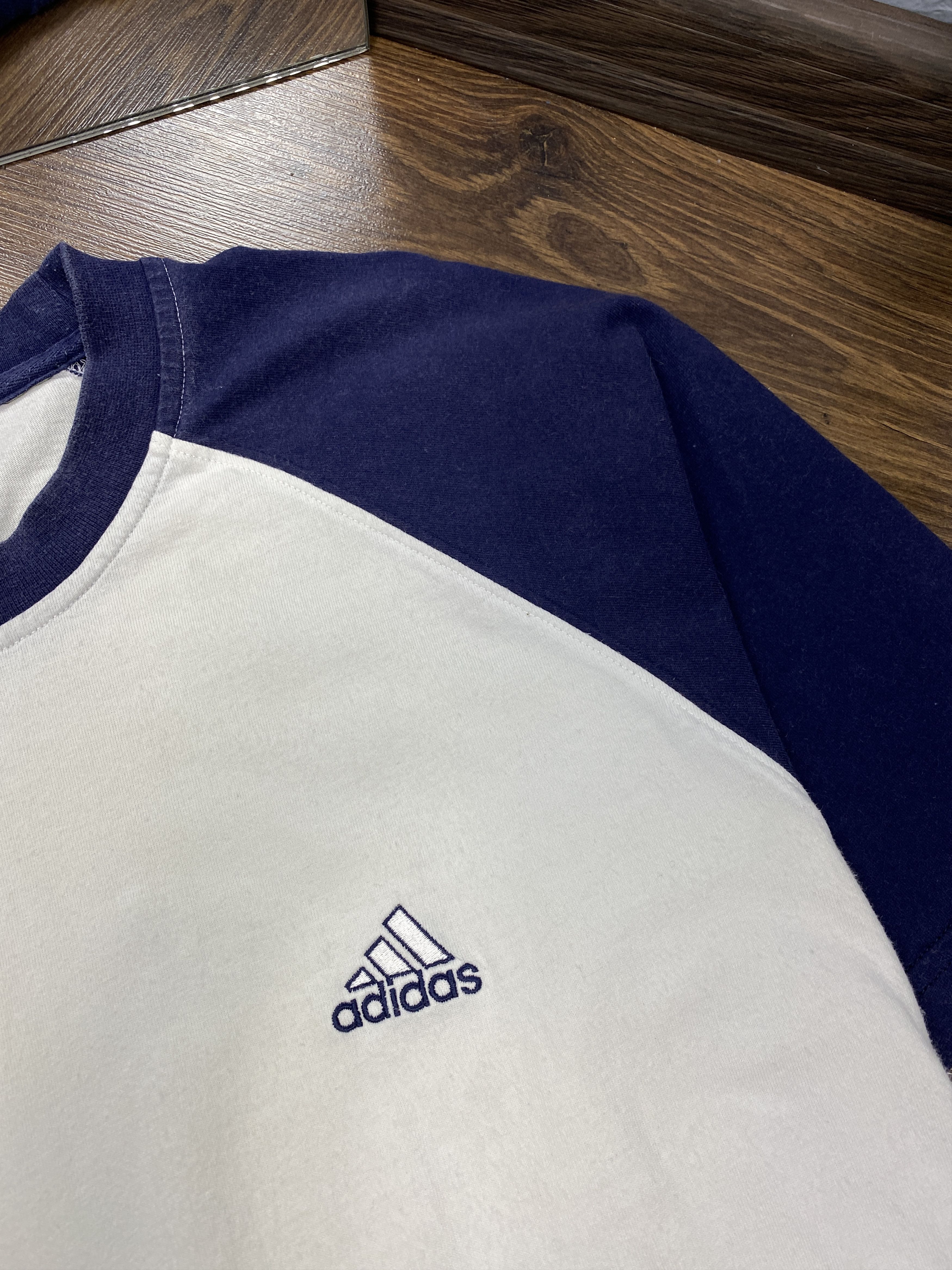 Adidas Adidas vintage small logo t-shirt Size US M / EU 48-50 / 2 - 3 Thumbnail