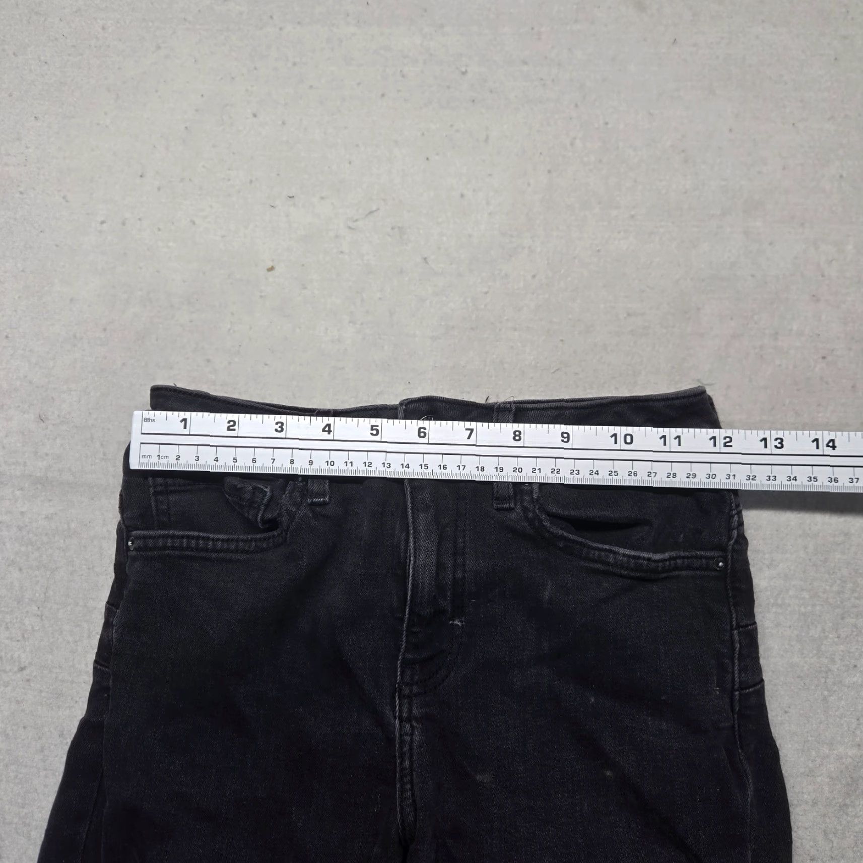 Forever 21 FOREVER 21 Jeans Skinny Mid Rise Black 24 Womens Pants Zip 5-Pocket Denim Cotton Blend Medium Wash Vintage No Inseam 28 Womens Size 42" / US 20 - 4 Thumbnail