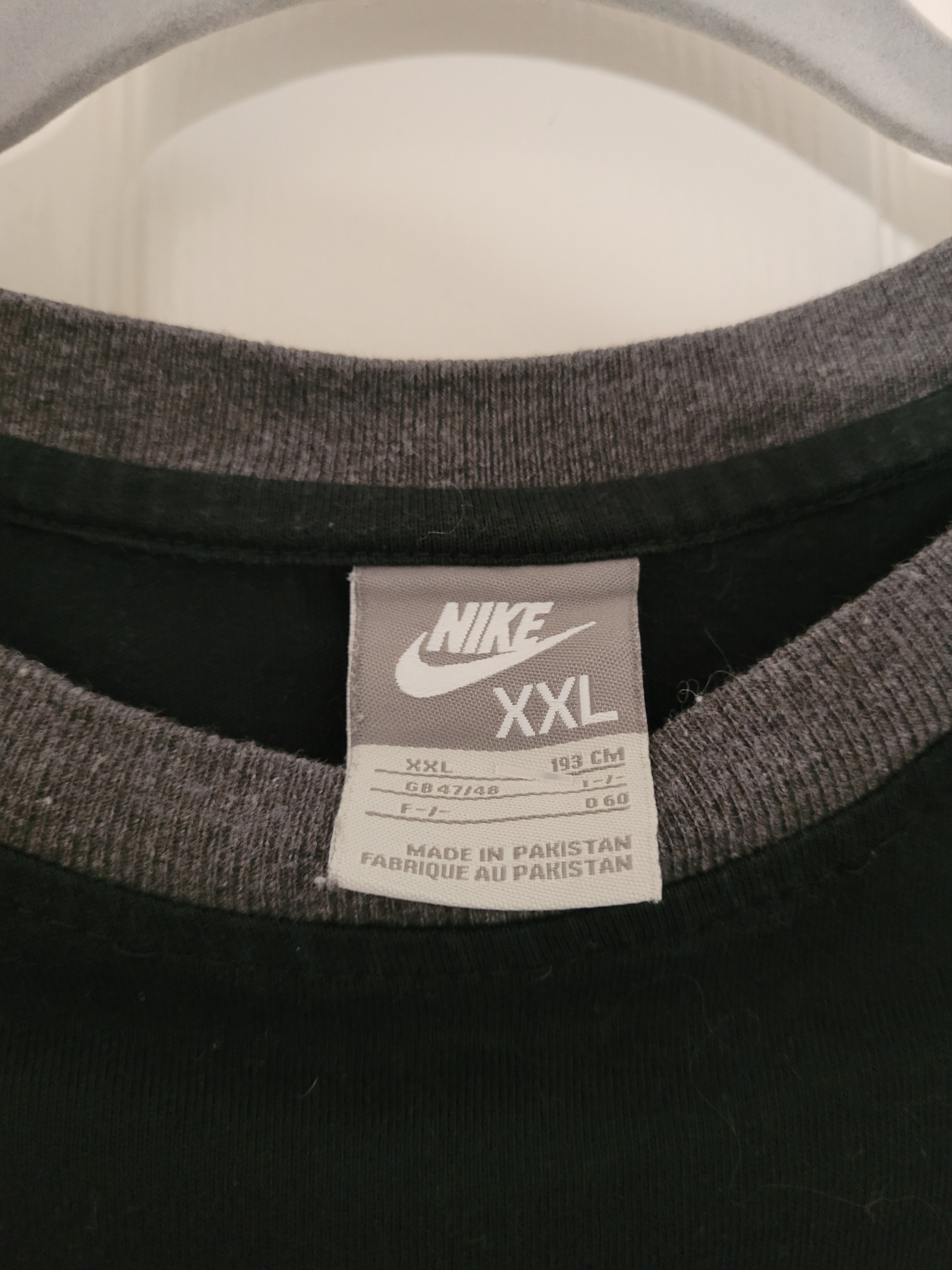 Nike Vintage Nike T-shirt Black with Red Swoosh 90s/2000s Size US XXL / EU 58 / 5 - 5 Thumbnail