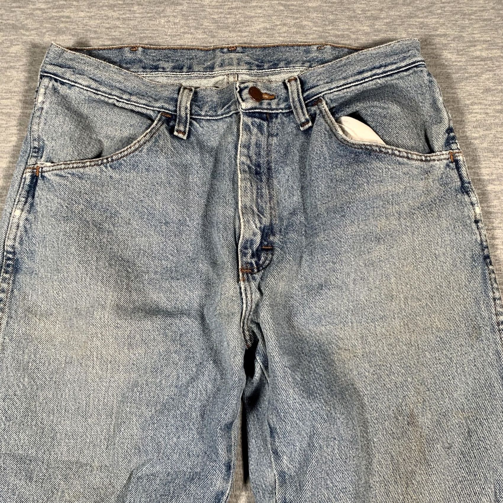 Lee VINTAGE Lee Jeans Mens 33x30 Light Blue Denim Straight Leg 100% Cotton Zip Fly 5-Pocket Mens Jeans Clothing 80s 90s Size US 33 - 7 Thumbnail