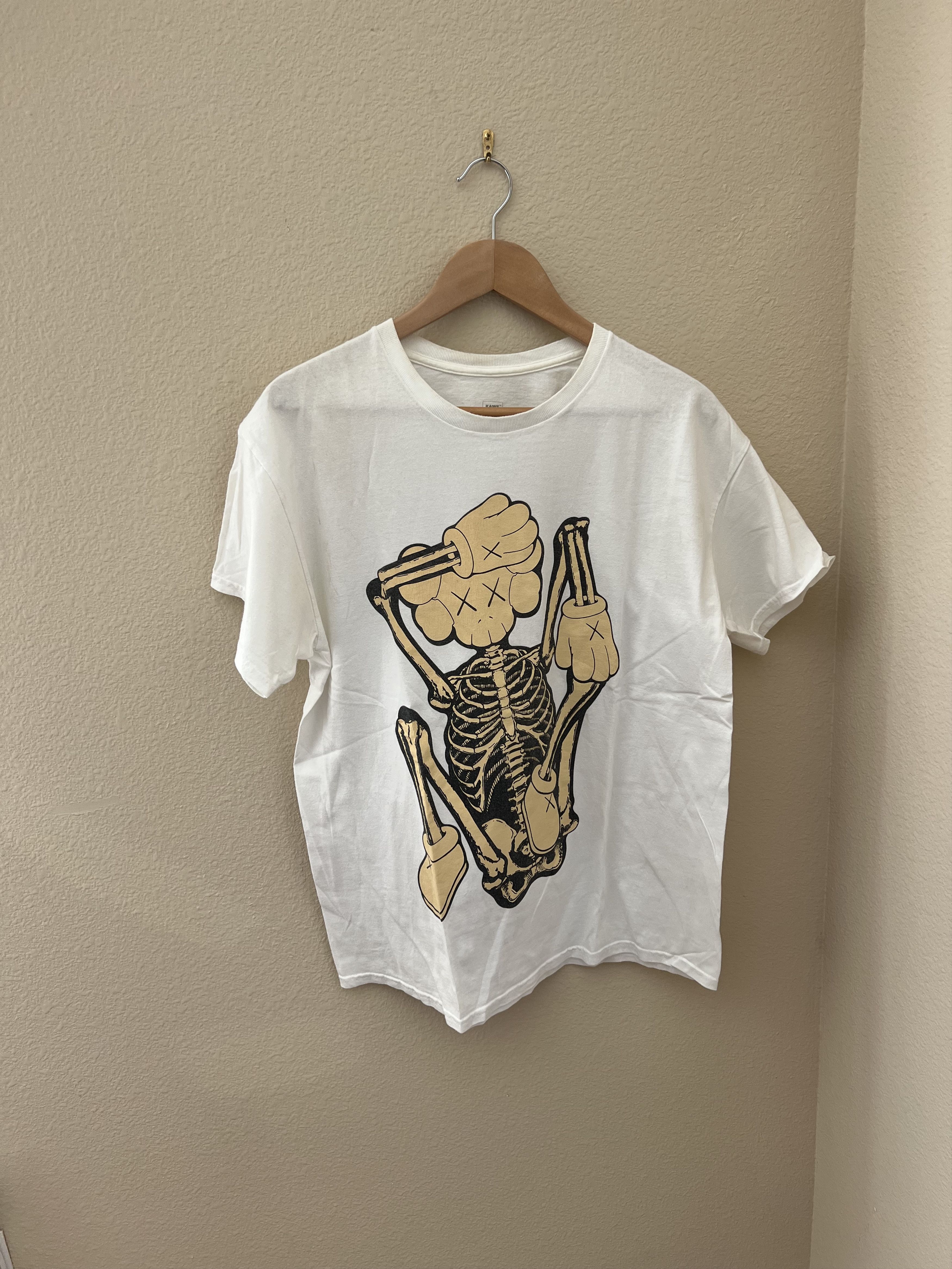 Kaws kaws skeleton t shirt Size US L / EU 52-54 / 3 - 1 Thumbnail